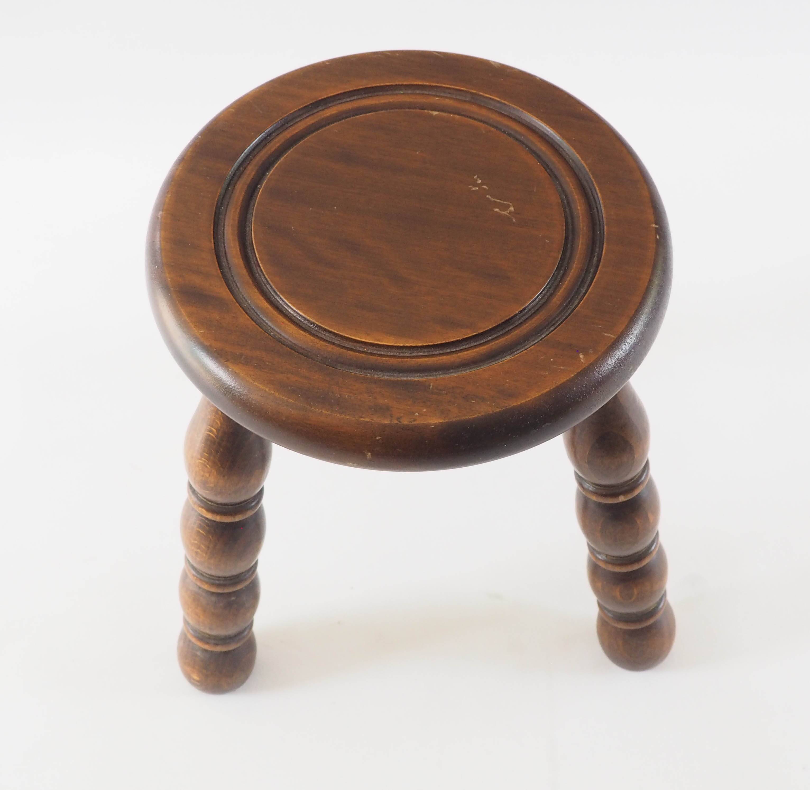 Tabouret tripode bois perlé