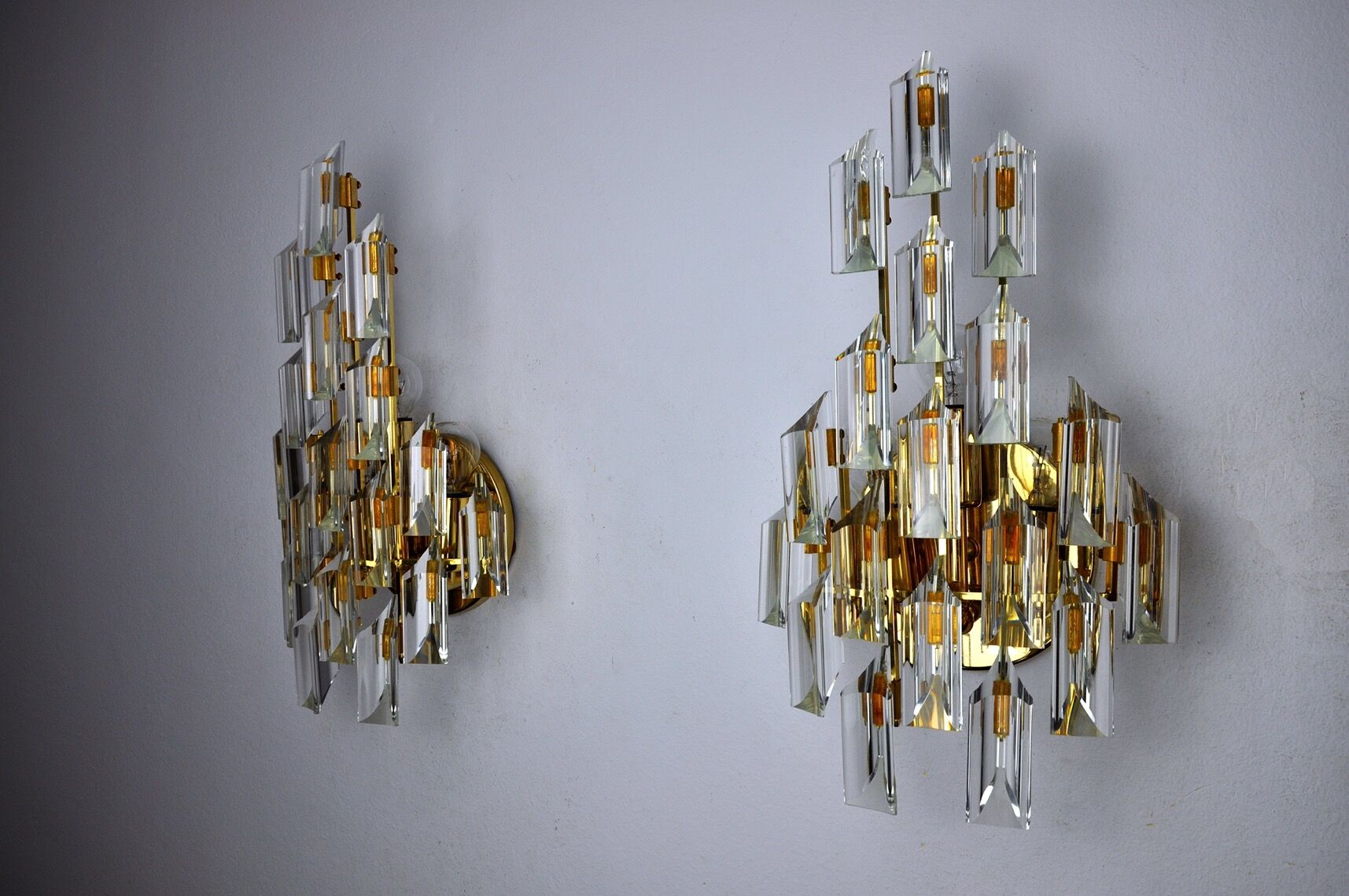 Pair of oscar torlasco wall lamps, triedri glass, italy, 1970