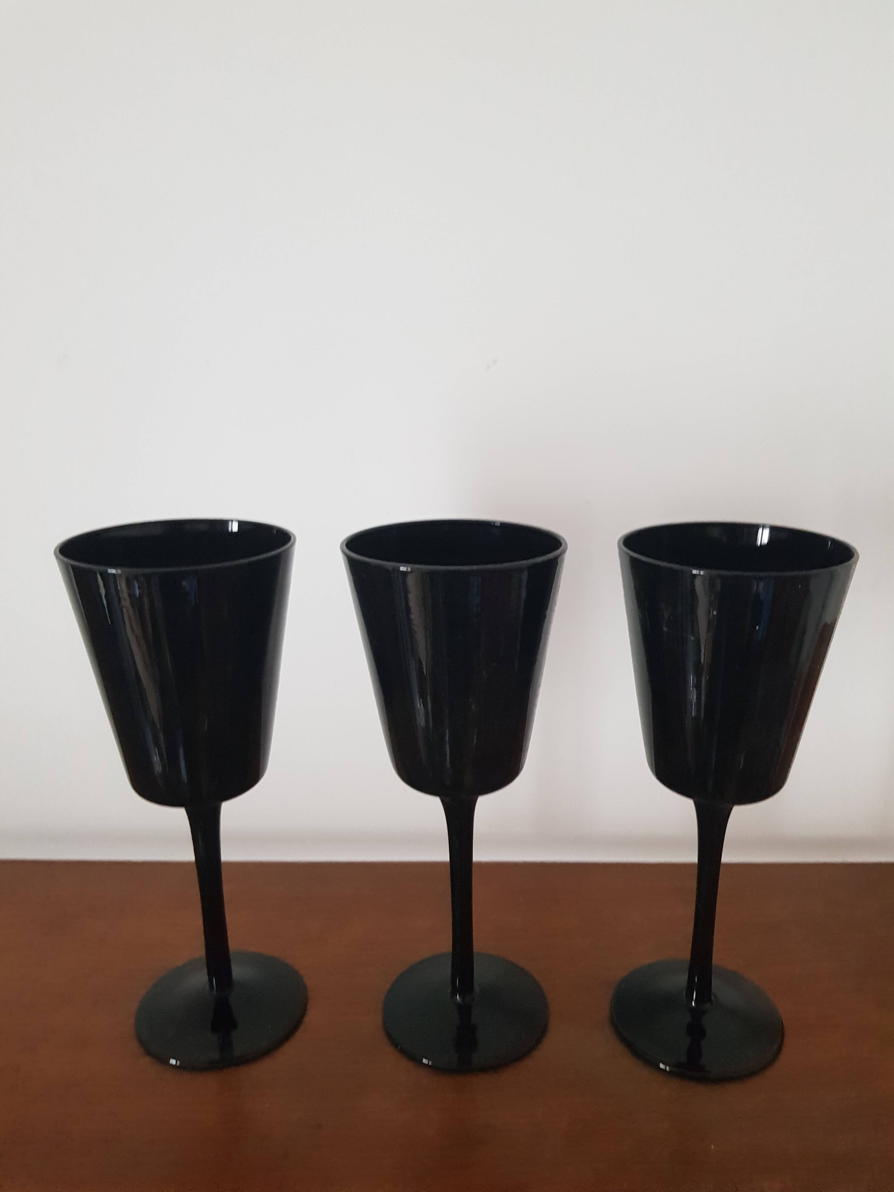 Set of 3 black crystal wine glasses