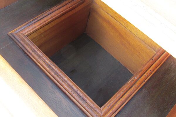 Pretty little bar table, sliding tray