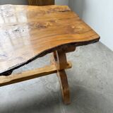 Table artisanale en orme massif, art populaire