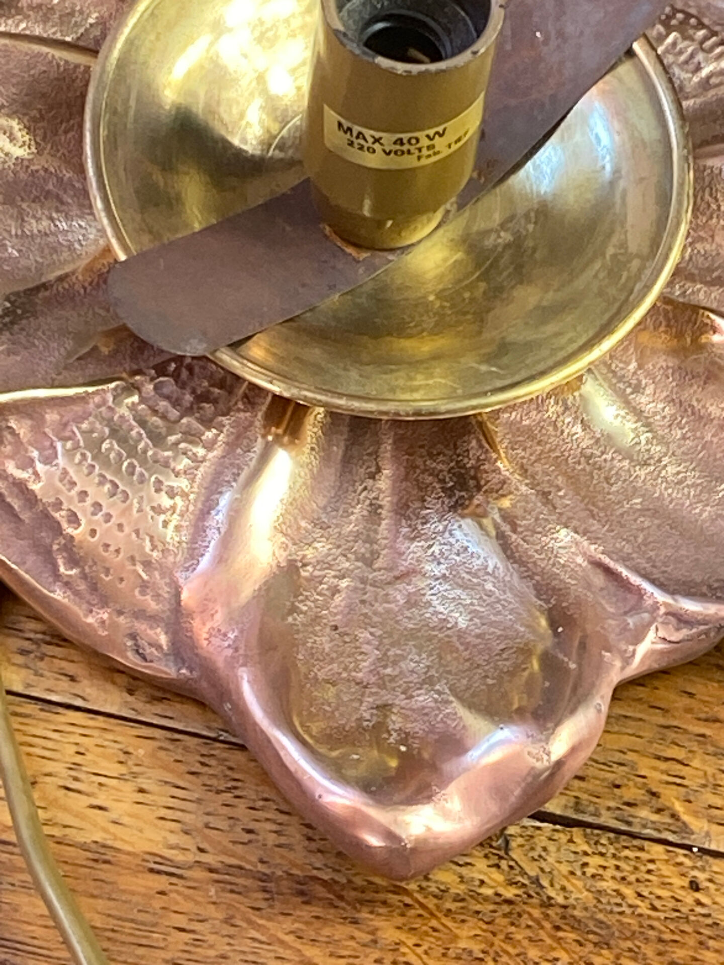 Table lamp, rose gold foliage