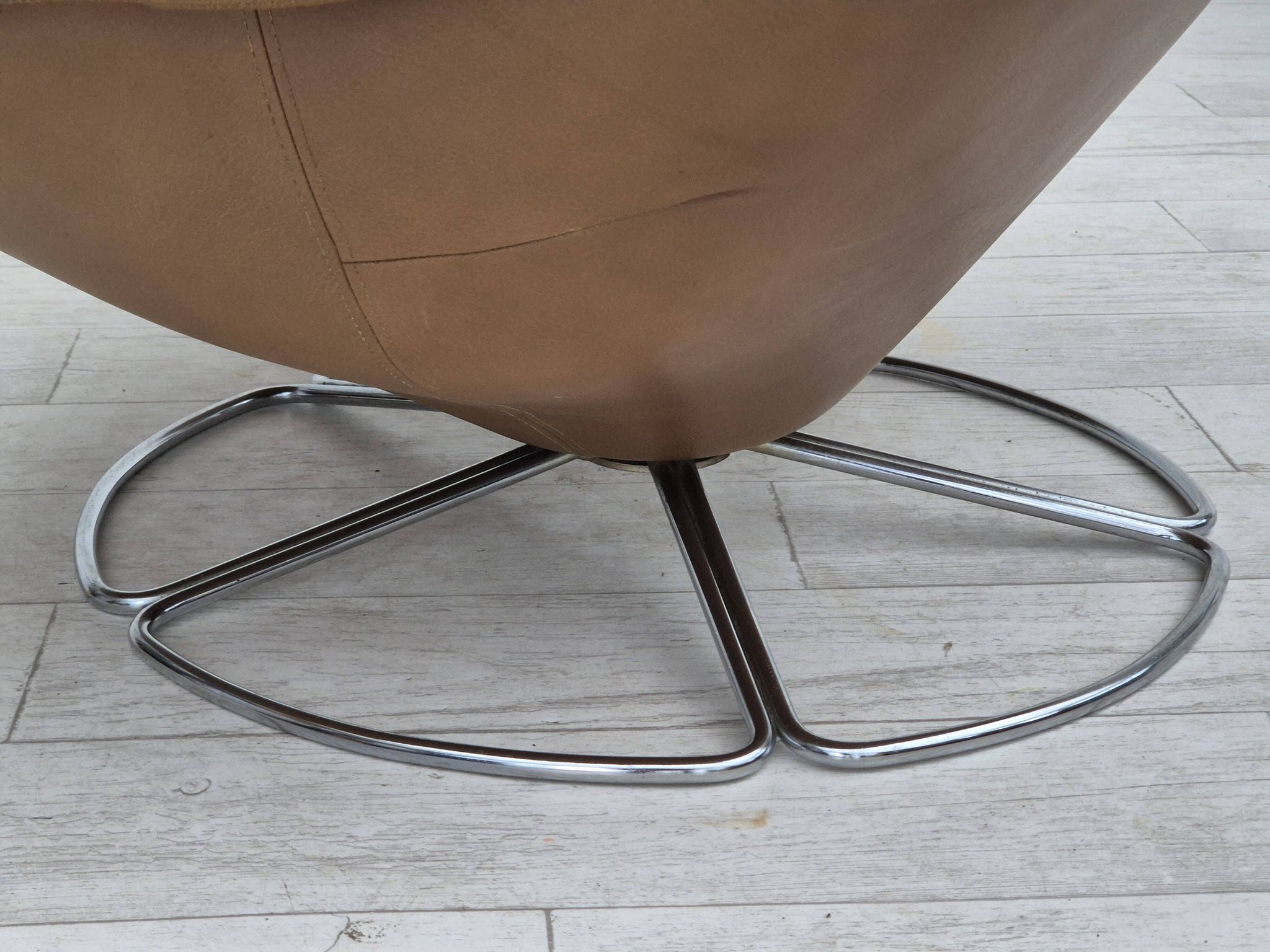 1970s, Scandinavian swivel chair, original condition, brown furniture leather.