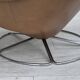 Chaise pivotante scandinave des années 1970, état d'origine, cuir d'ameublement marron.