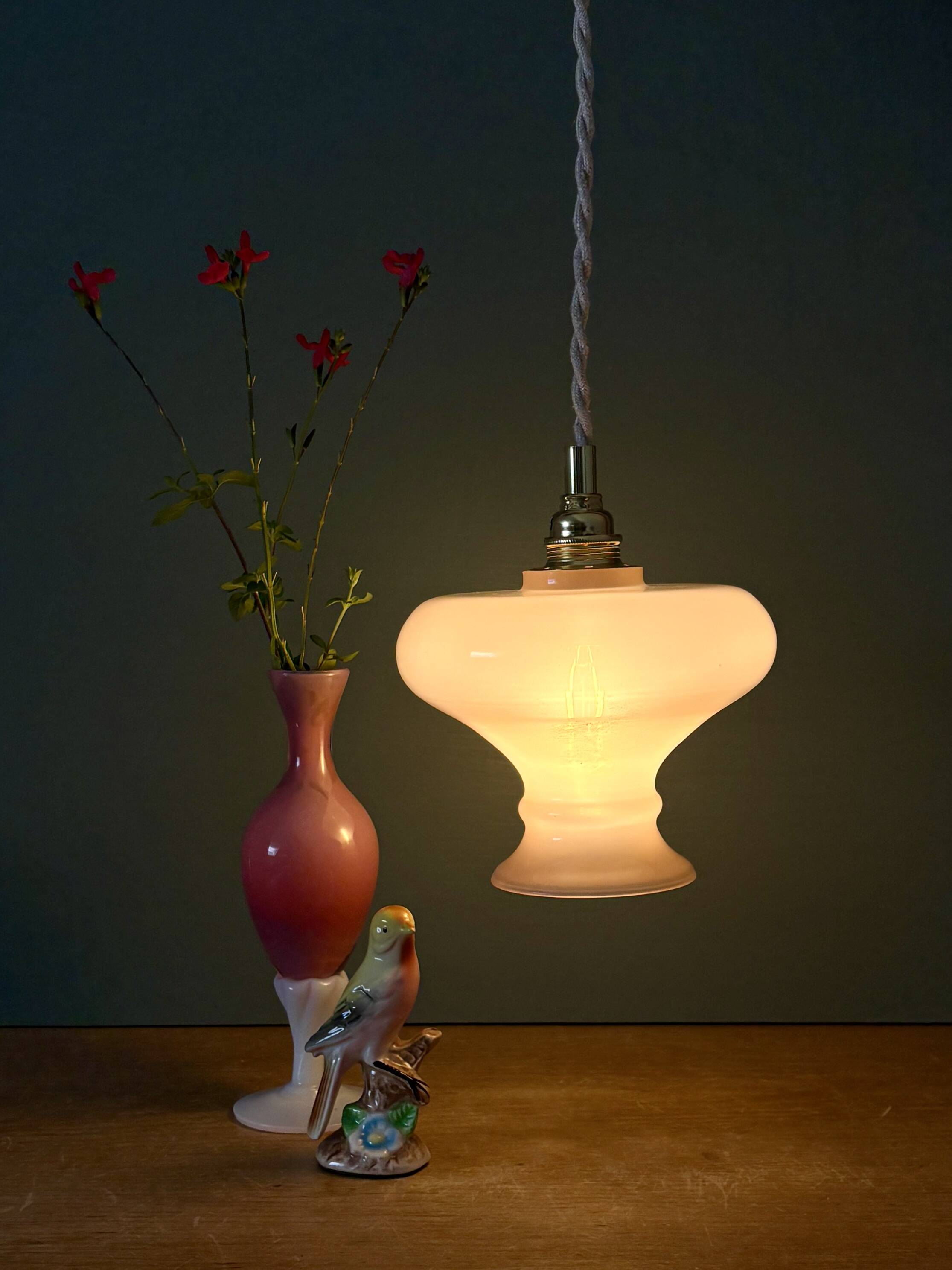 Suspension abat-jour vintage en opaline rose