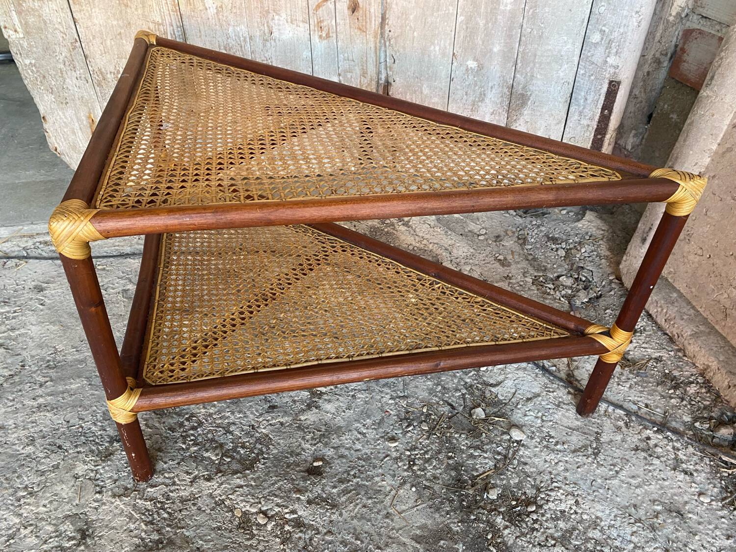 Table Basse Triangulaire Bambou Rotin + Plateaux Cannées Modèle Unique