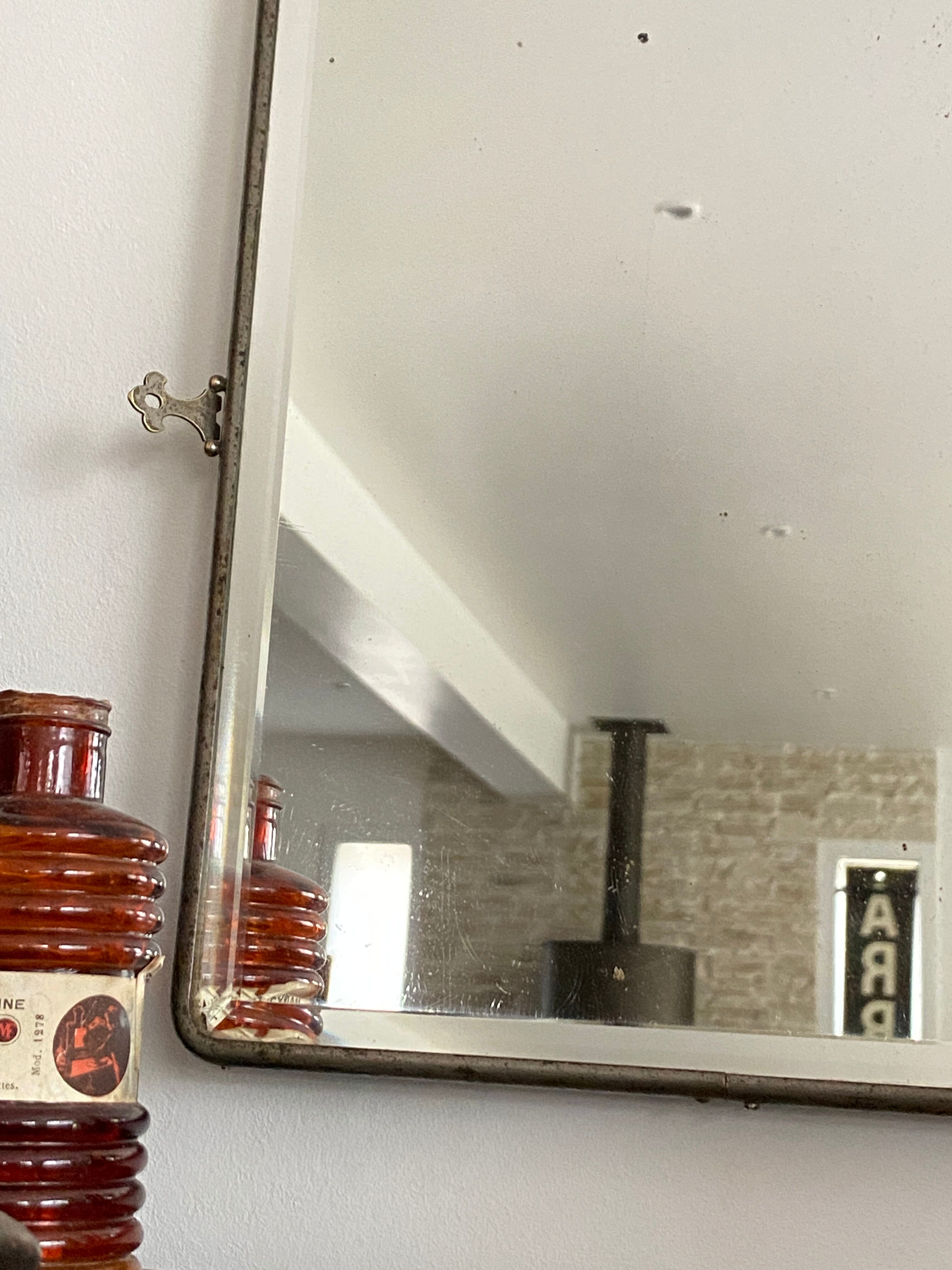 Barber mirror with chain 33 x 28 cm