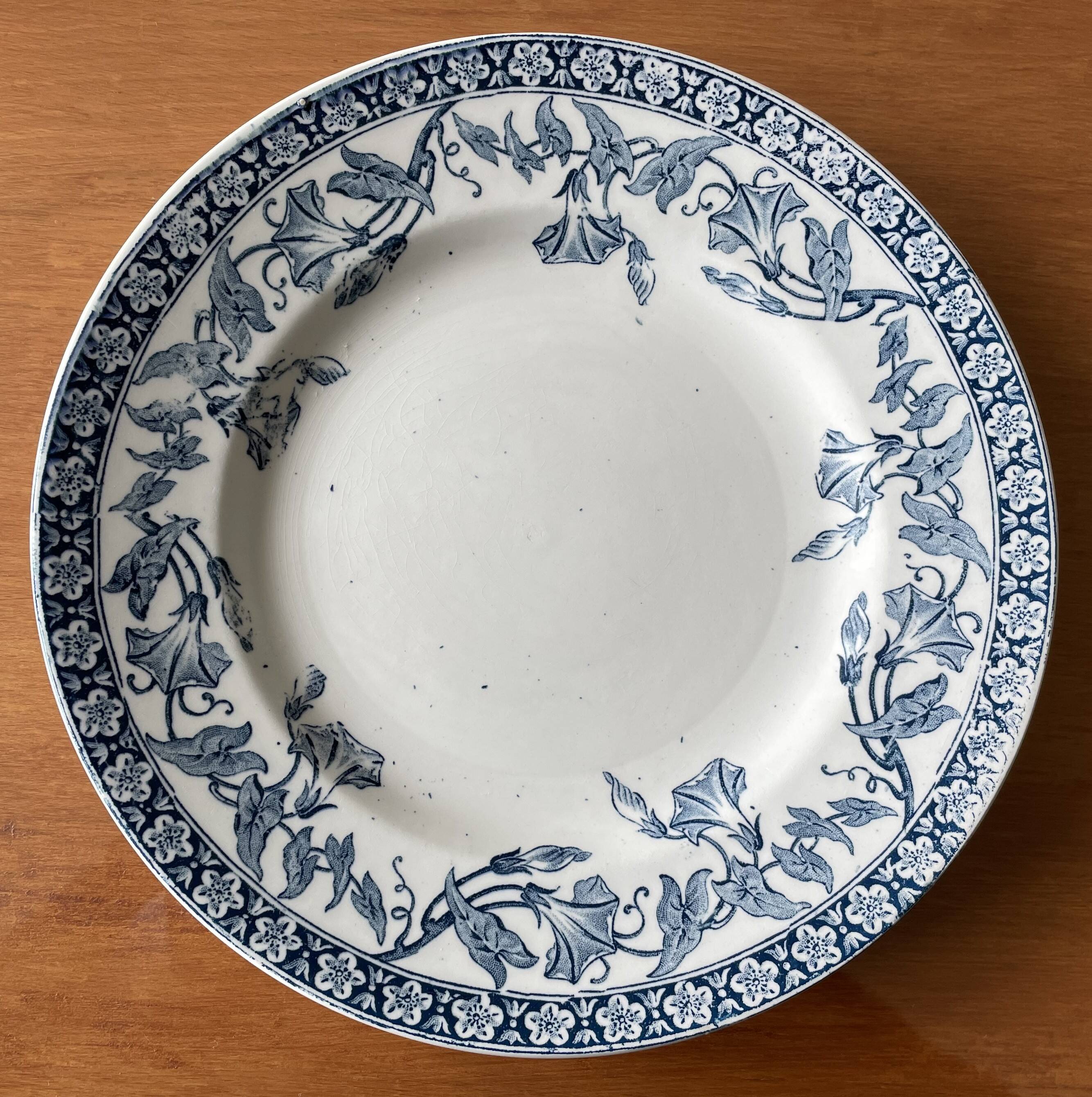 6 antique flat plates in Saint-Amand earthenware (Nord)