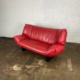 Leolux Tango sofa in cherry red color