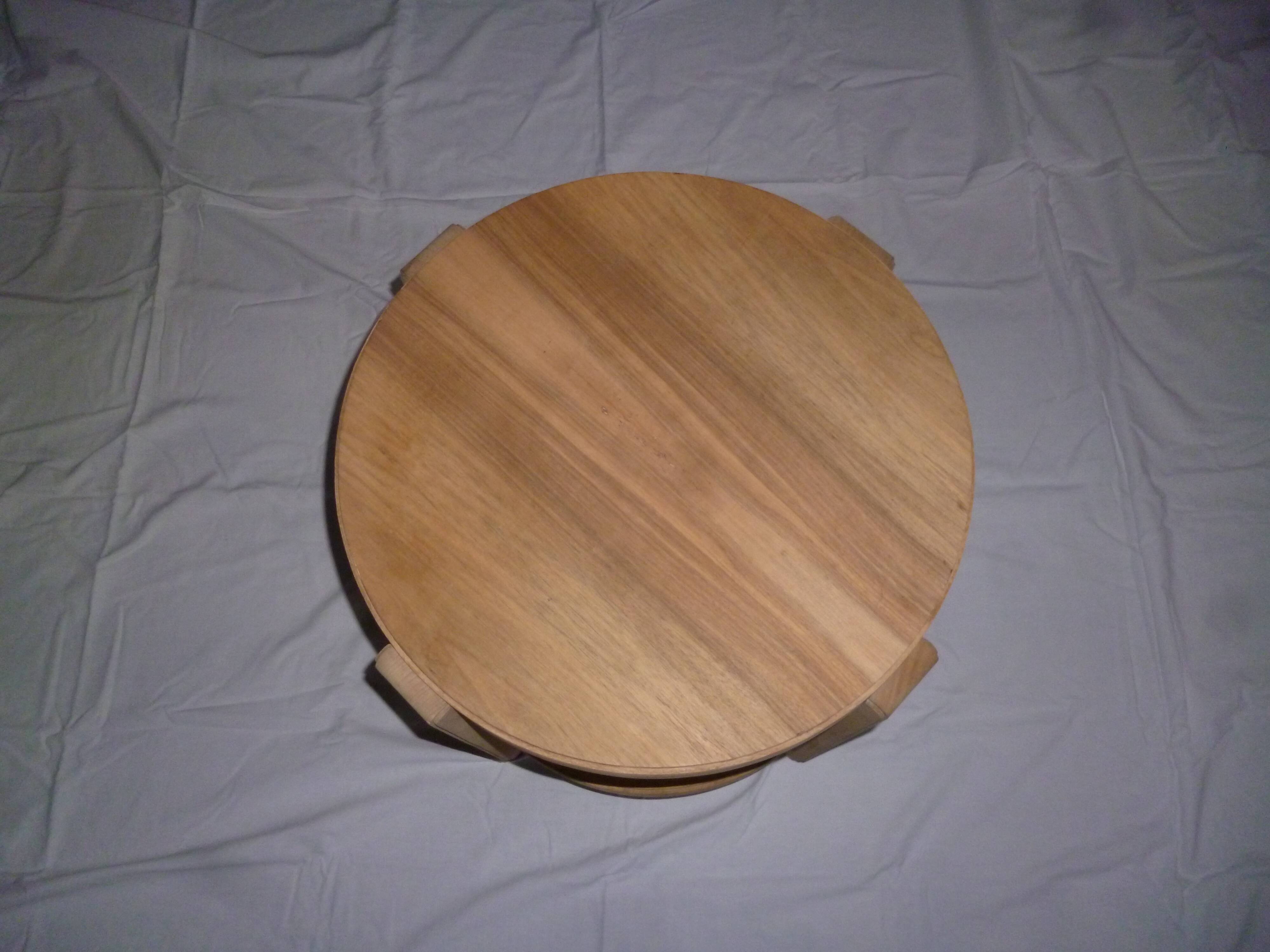 Round pedestal table years 40