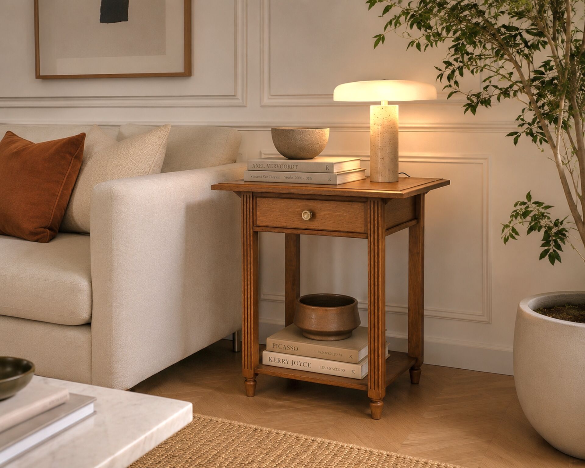Table d’appoint chêne – Lignes architecturales, esprit moderniste 1940