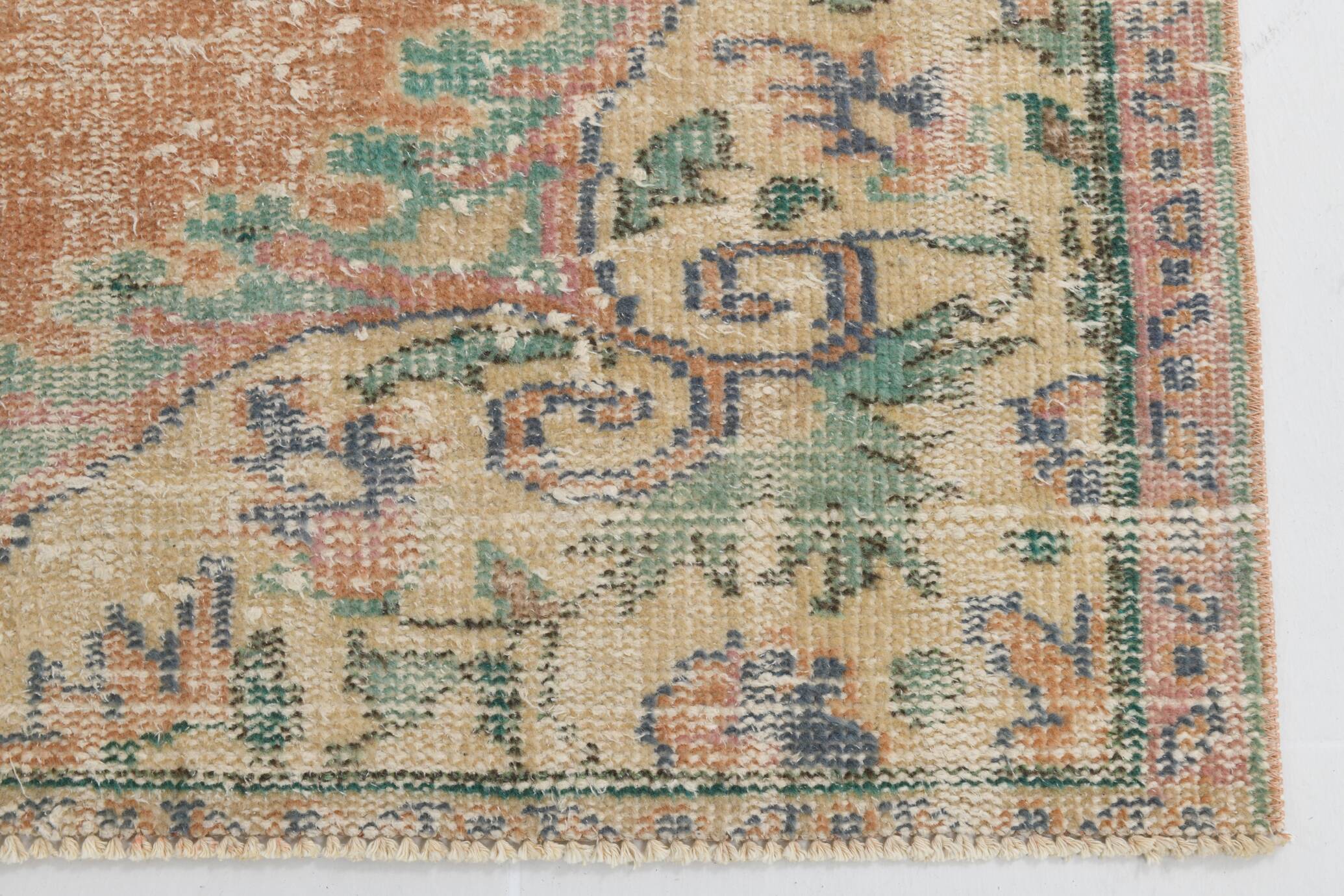 Tapis anatolien ancien orange, vert et bleu