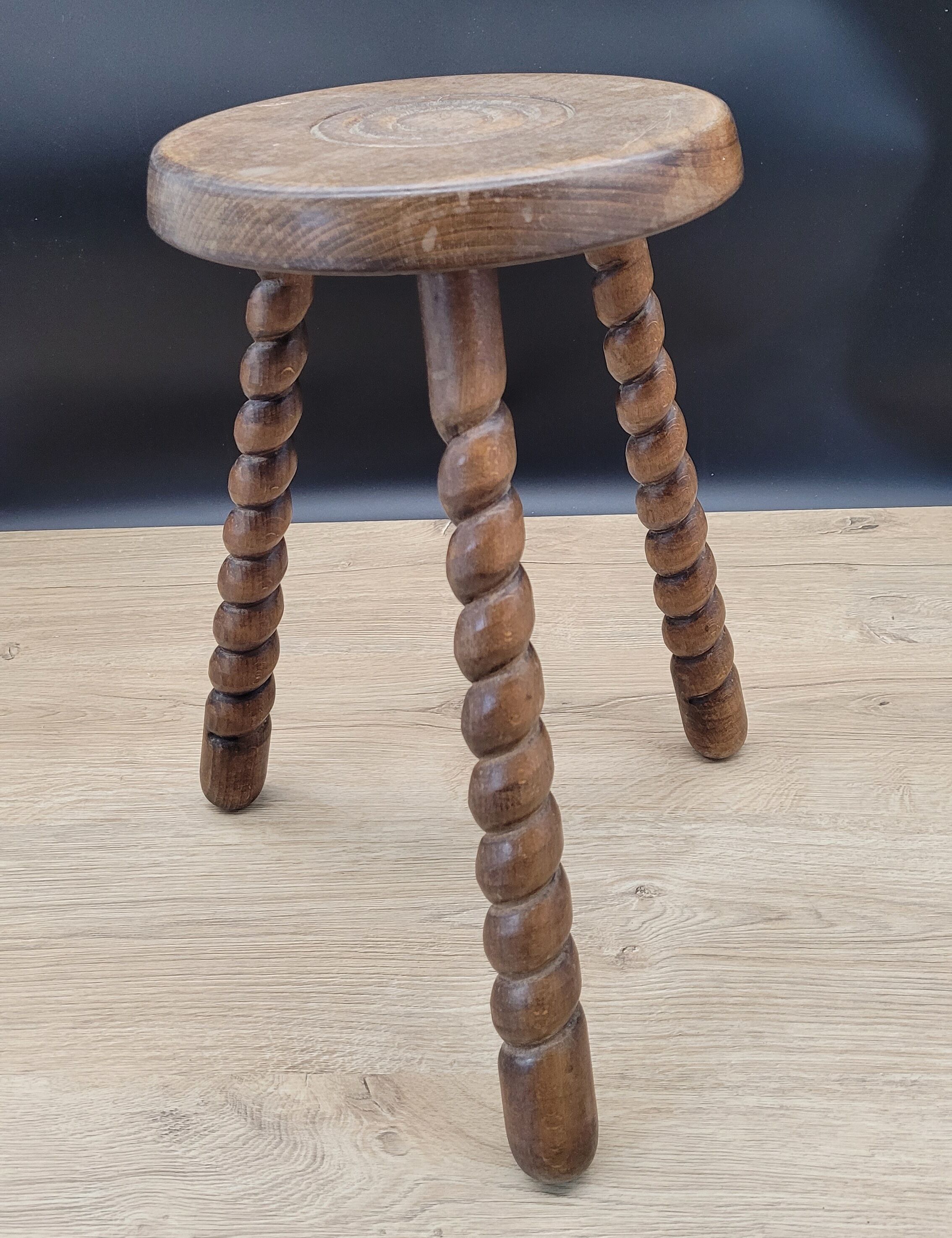 Tripod stool with turned feet