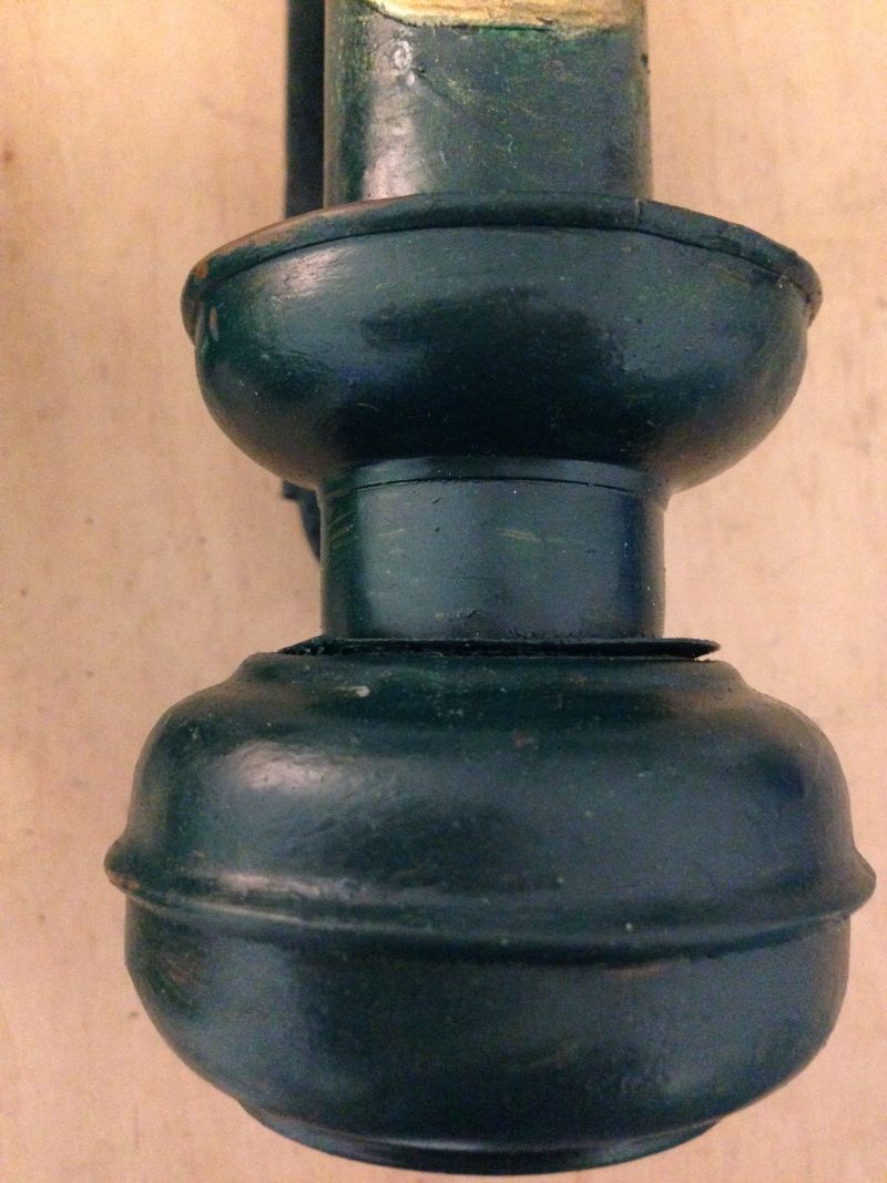 Paire d'appliques en tôle système à ressort et bougie Jamais électrifié. Epoque Victorienne.