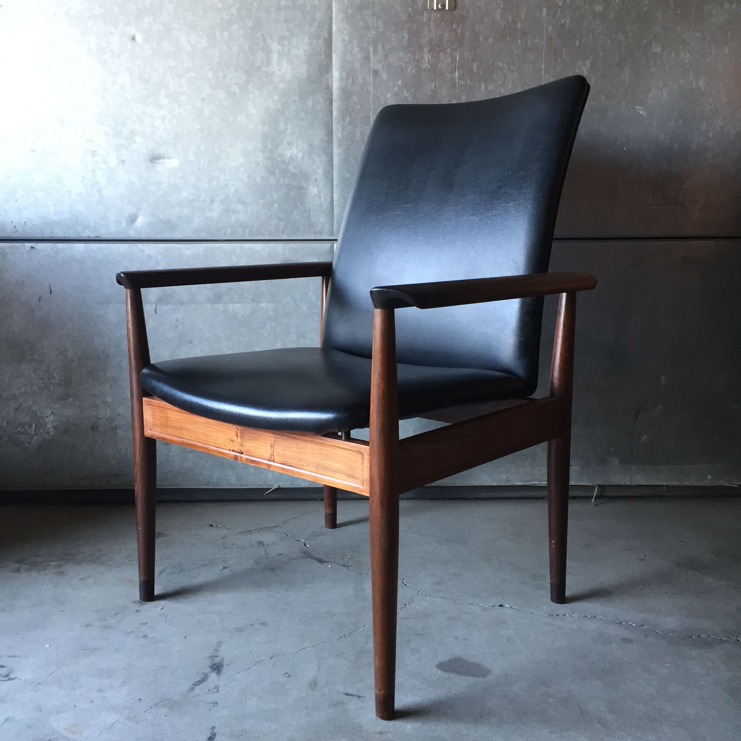 Diplomat office chair by Finn Juhl in rosewood and vintage leather 1970s