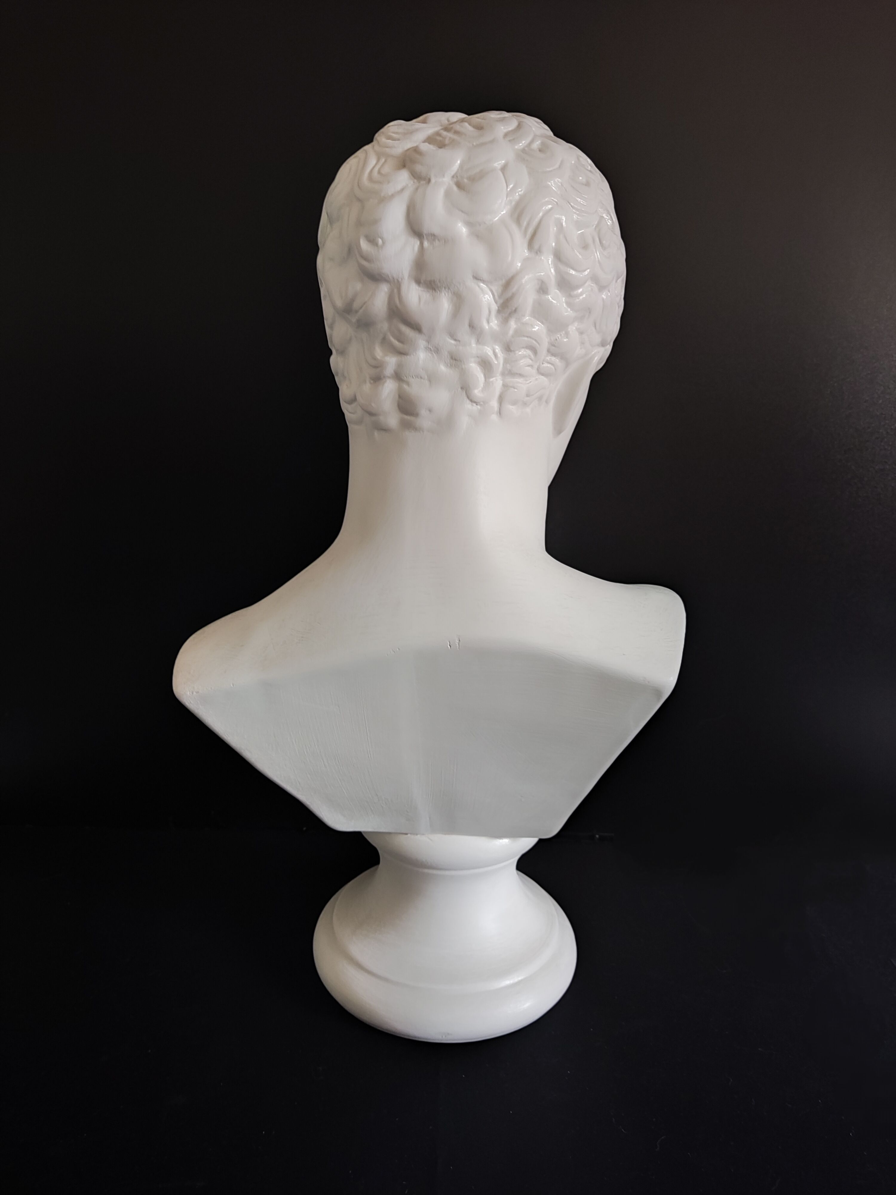 Buste de Hermès en plâtre blanc