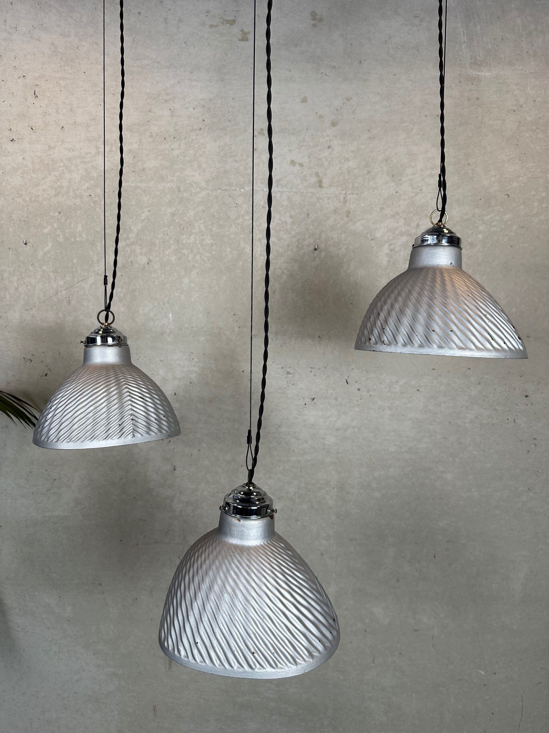 3 suspensions antiques – Helioray