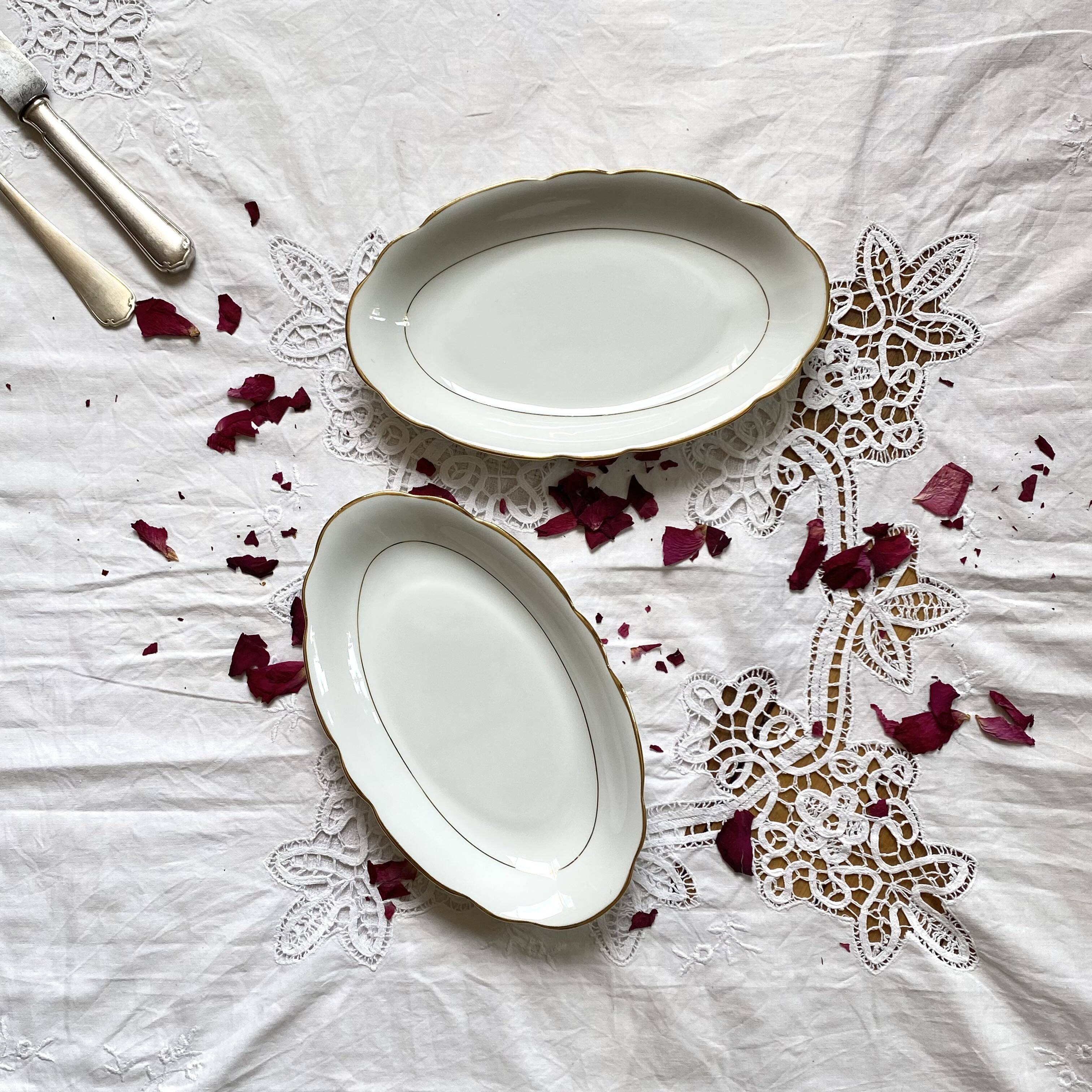 Set of 2 small dishes with gilding, Sologne Lamotte porcelain