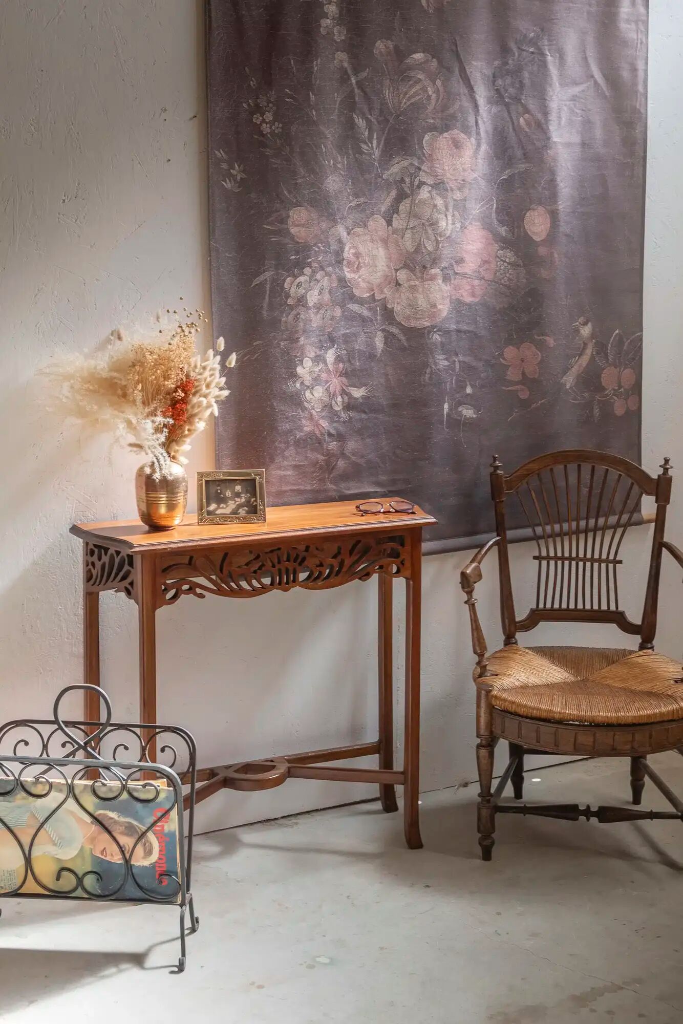 Wrought iron magazine rack "Hermine"