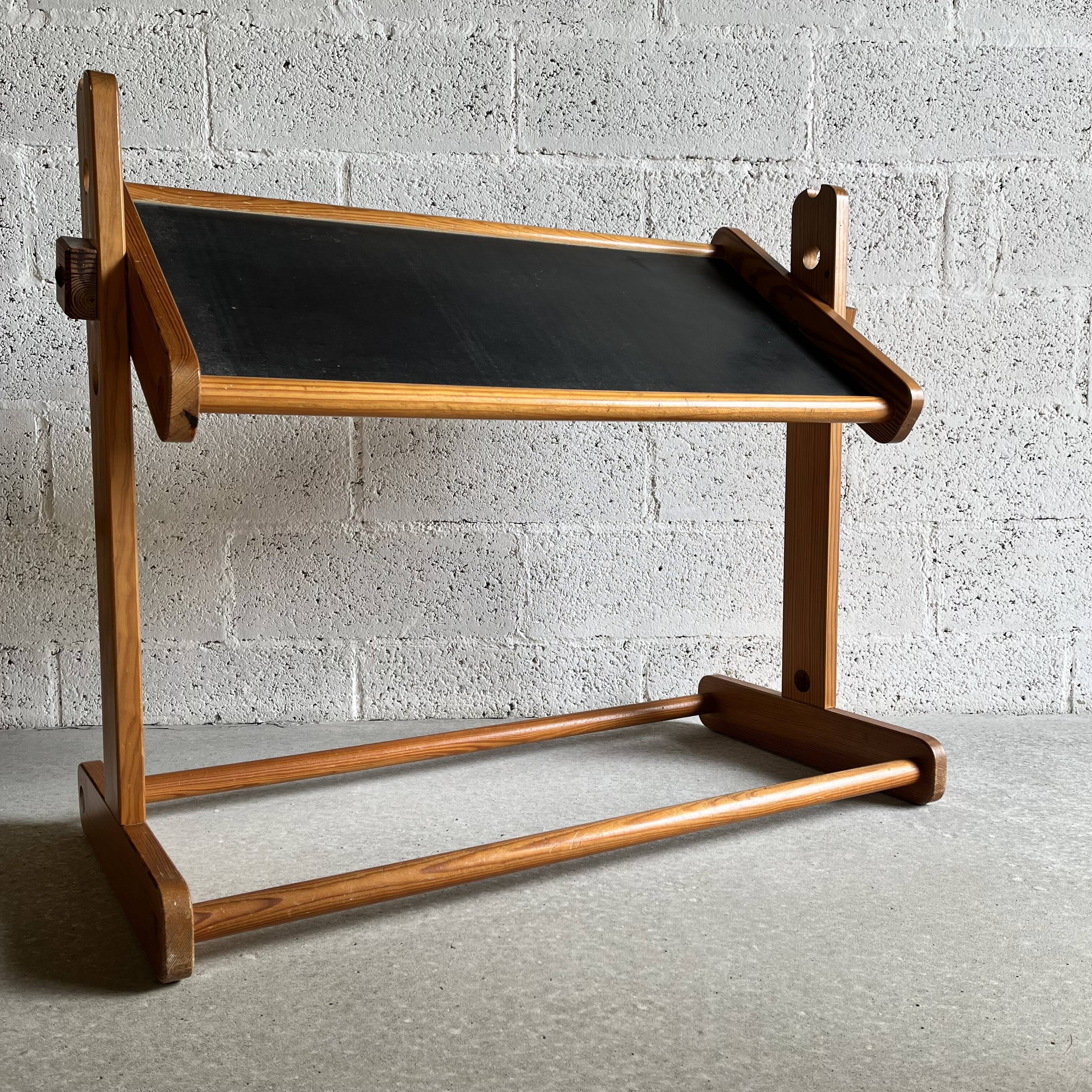 Evolutionary children's desk and its 70s chair