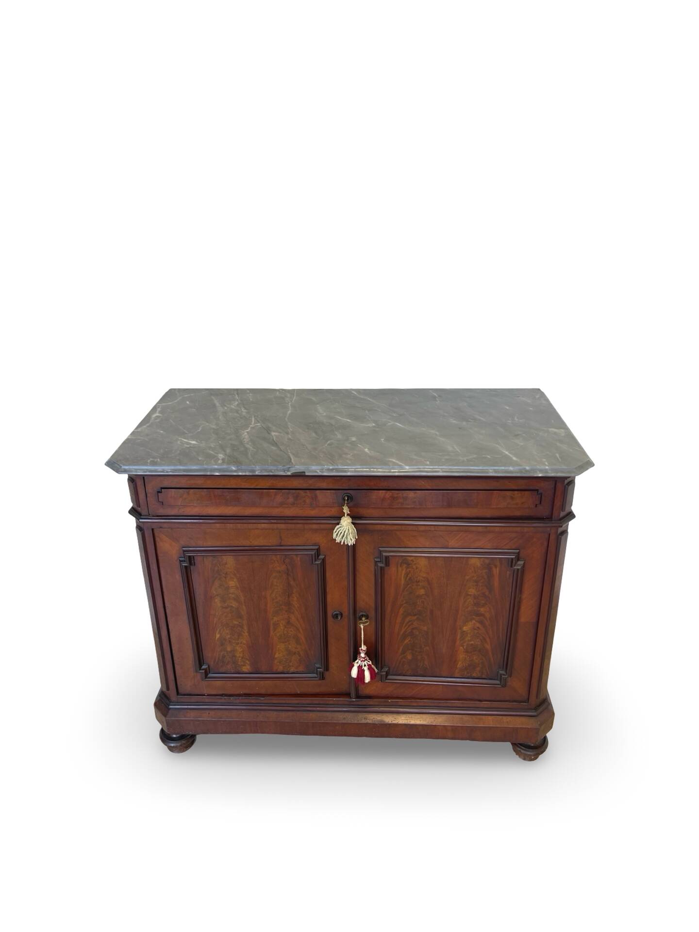 Commode Umbertino en acajou et noyer, 19e siècle.