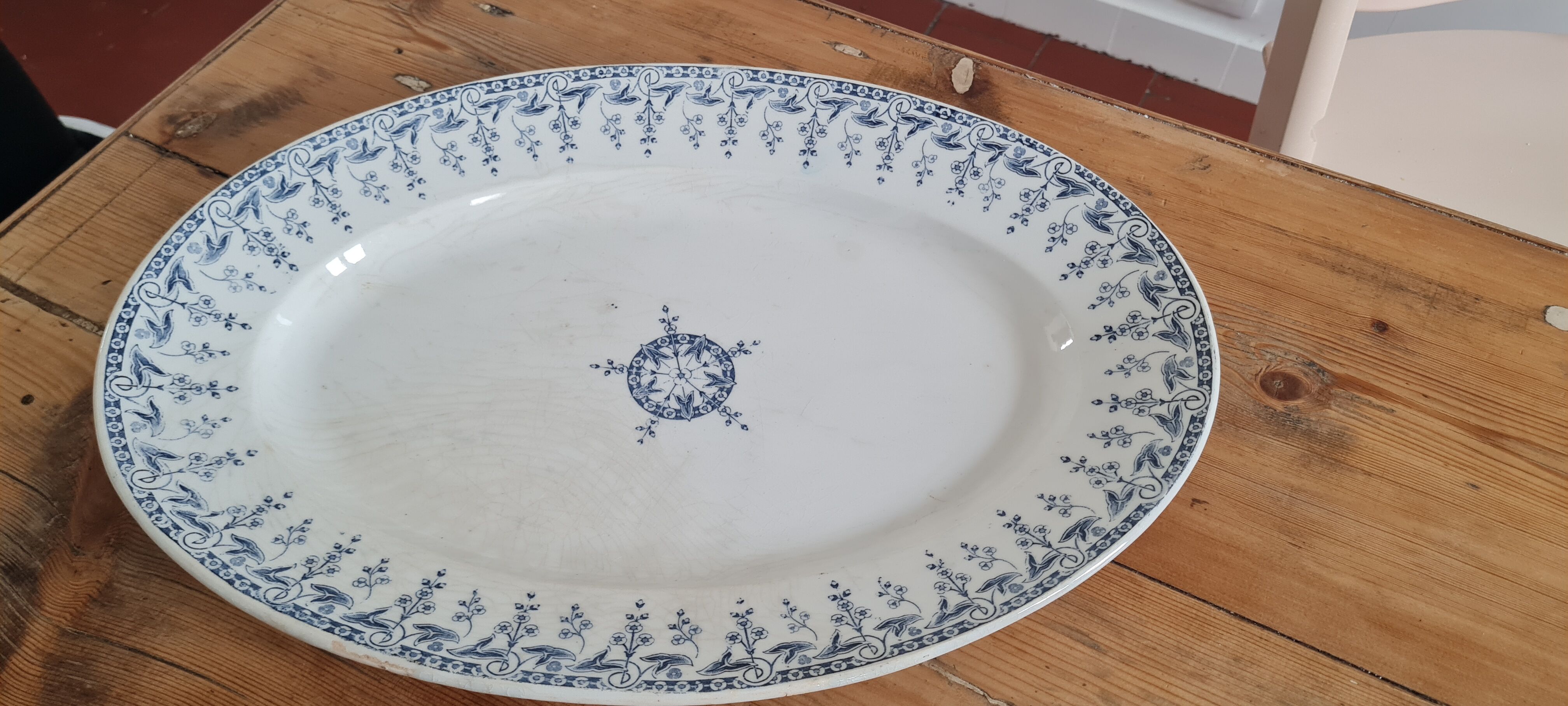 Plat de service en terre de fer