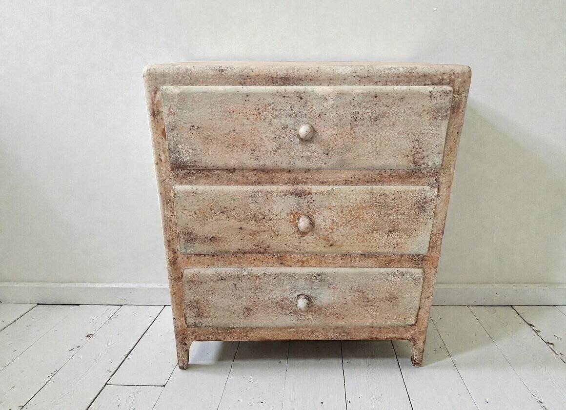 Small chest of drawers with pigments