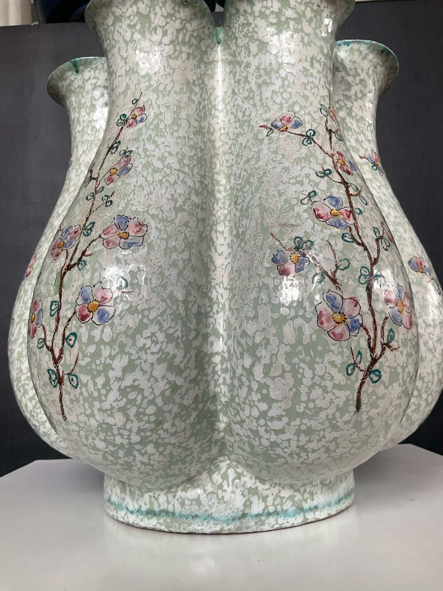 Large Italian polylobed vase by Volpi Deruta from the 1960s-70s.