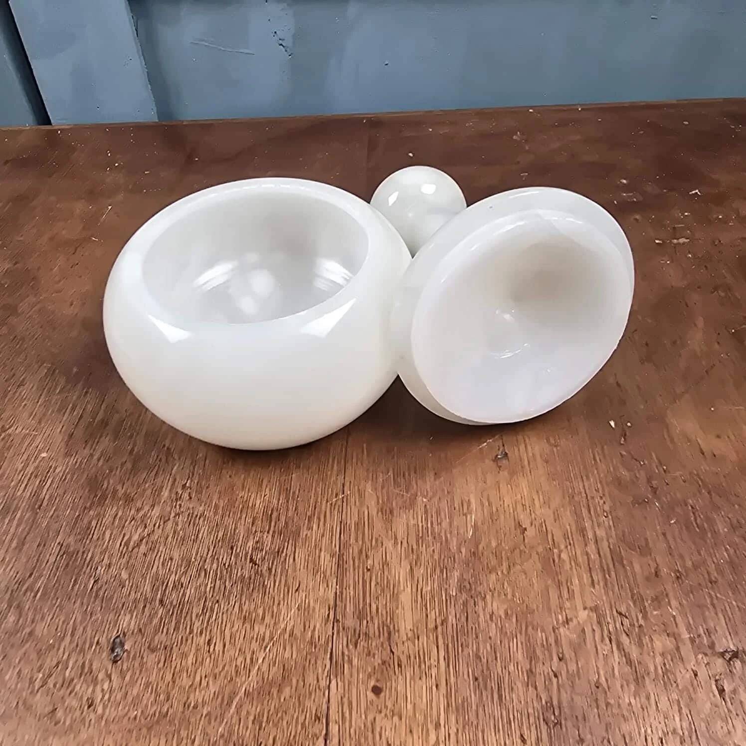 Vintage alabaster box Alabastros Alvear – Bottle shape