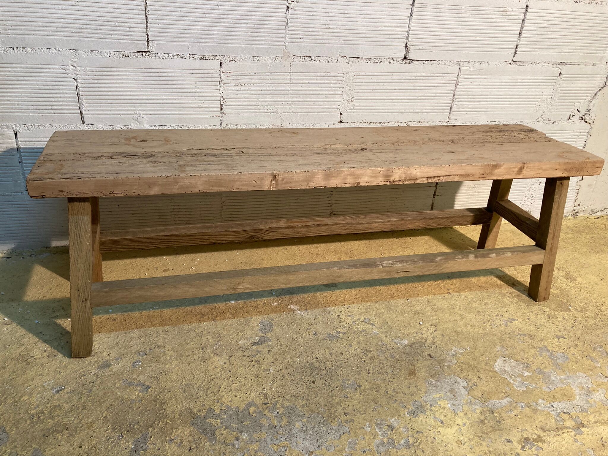 Banc ancien en bois brut