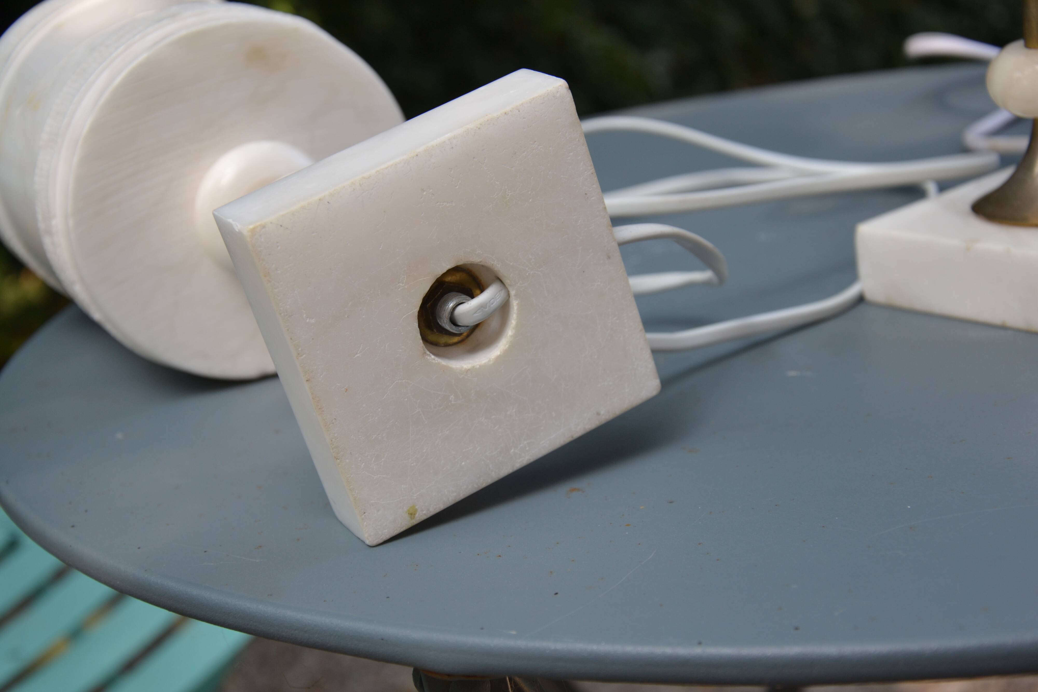 2 white alabaster and brass bedside lamps from the 60s