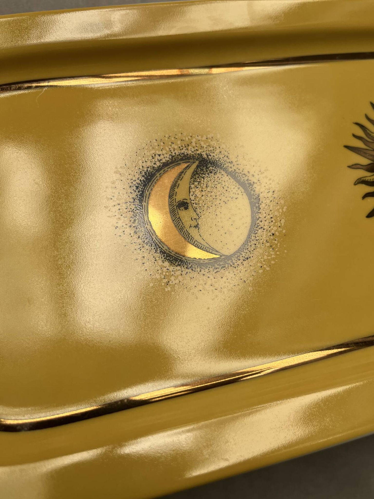 Porcelain cake dish with gold decoration, Moon and Sun