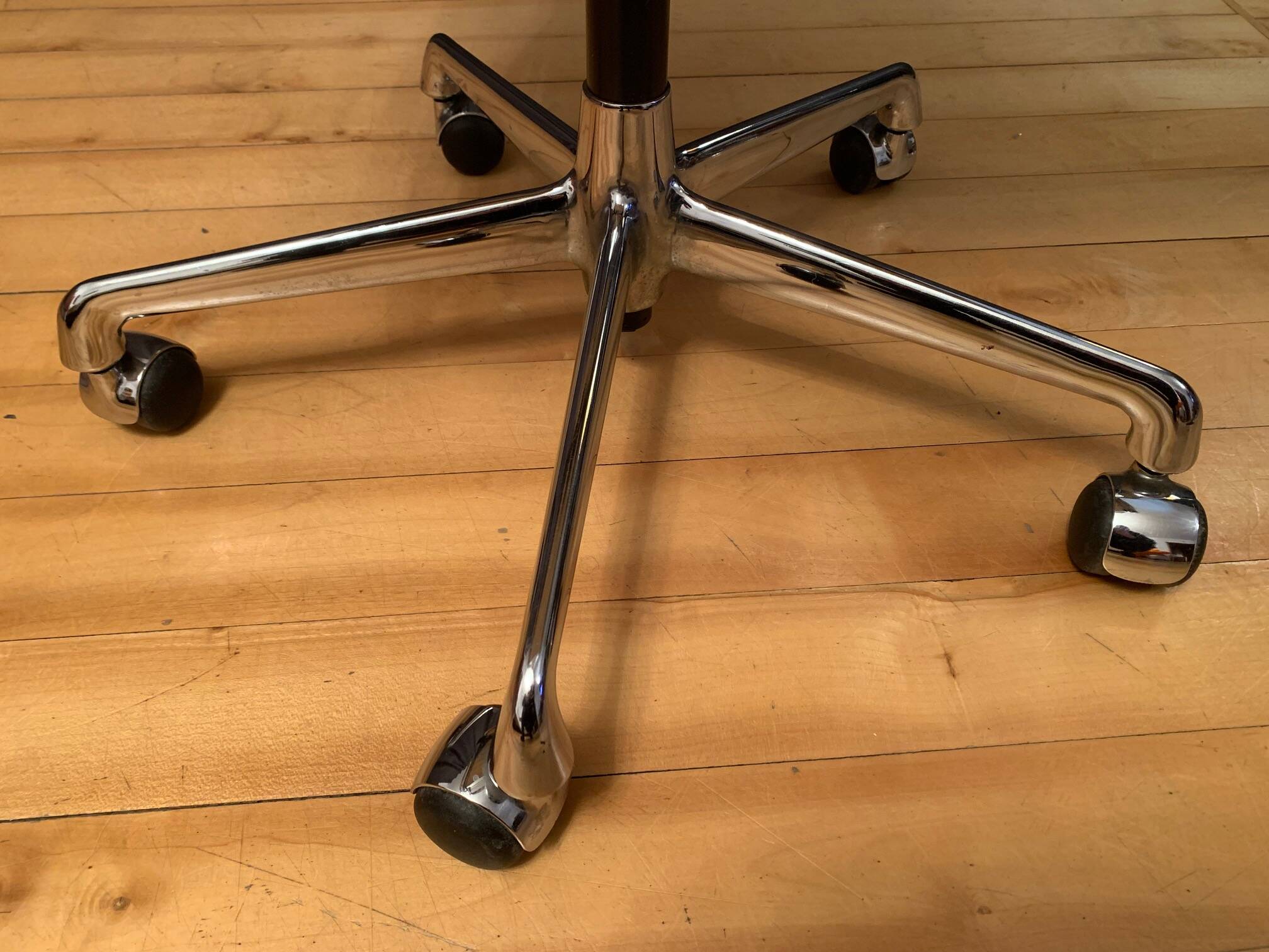 EA 119 armchair designed by Charles & Ray Eames, Herman Miller, 1970s