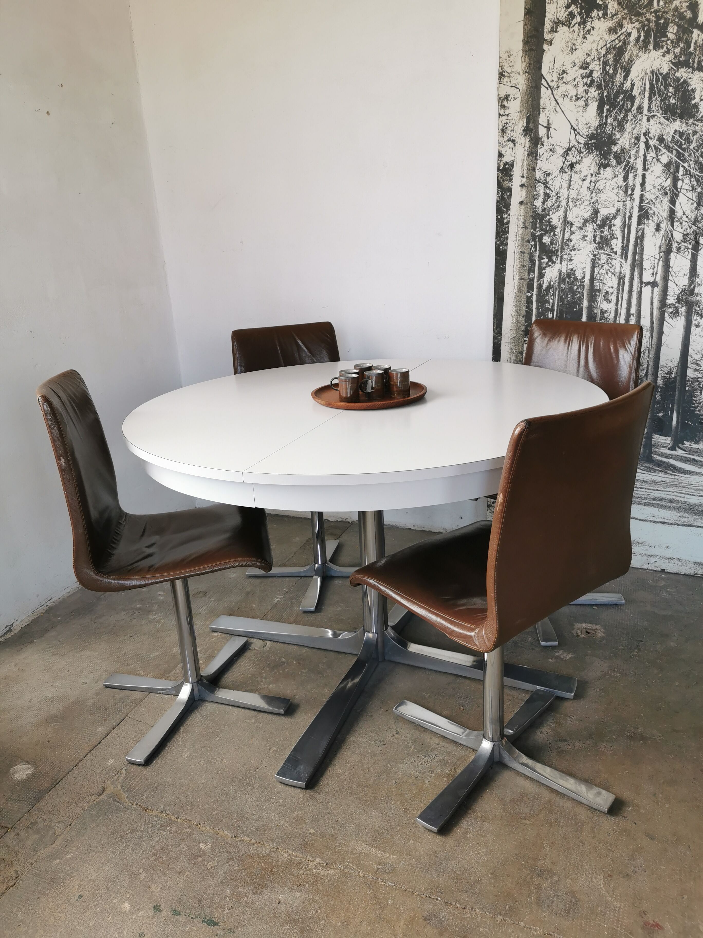 Round table 1970 formica and chromium