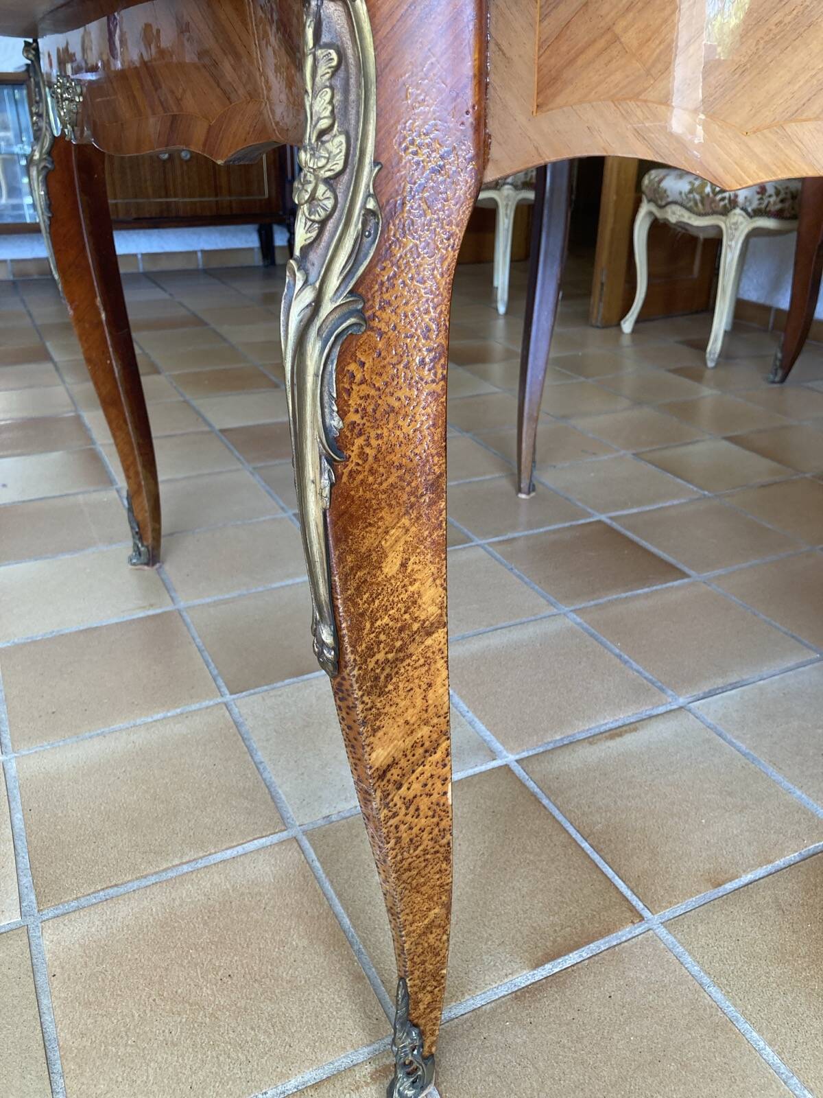 Table de salle à manger de style Louis XV