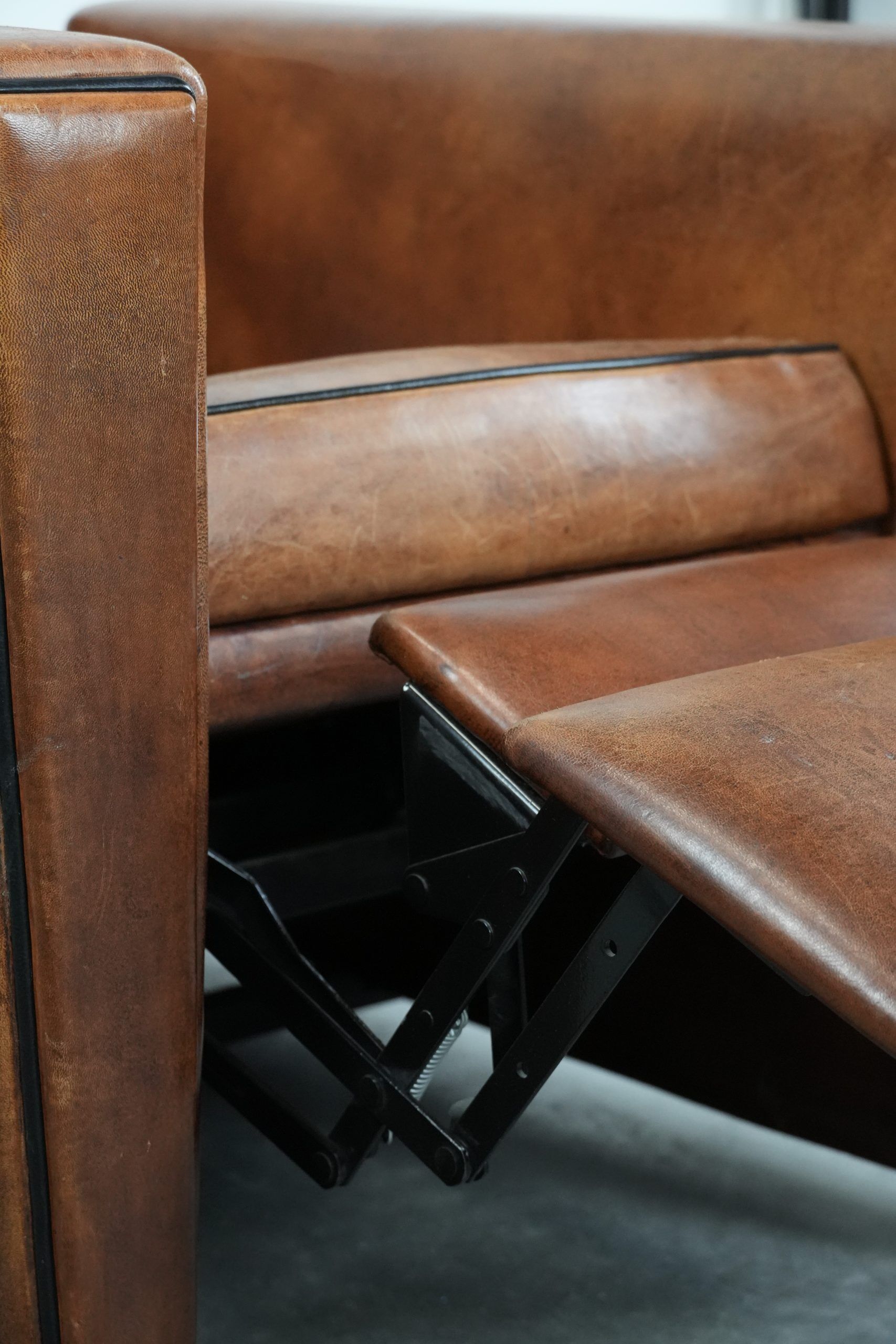 Comfortable and adjustable sheepskin relax armchair with a sleek design