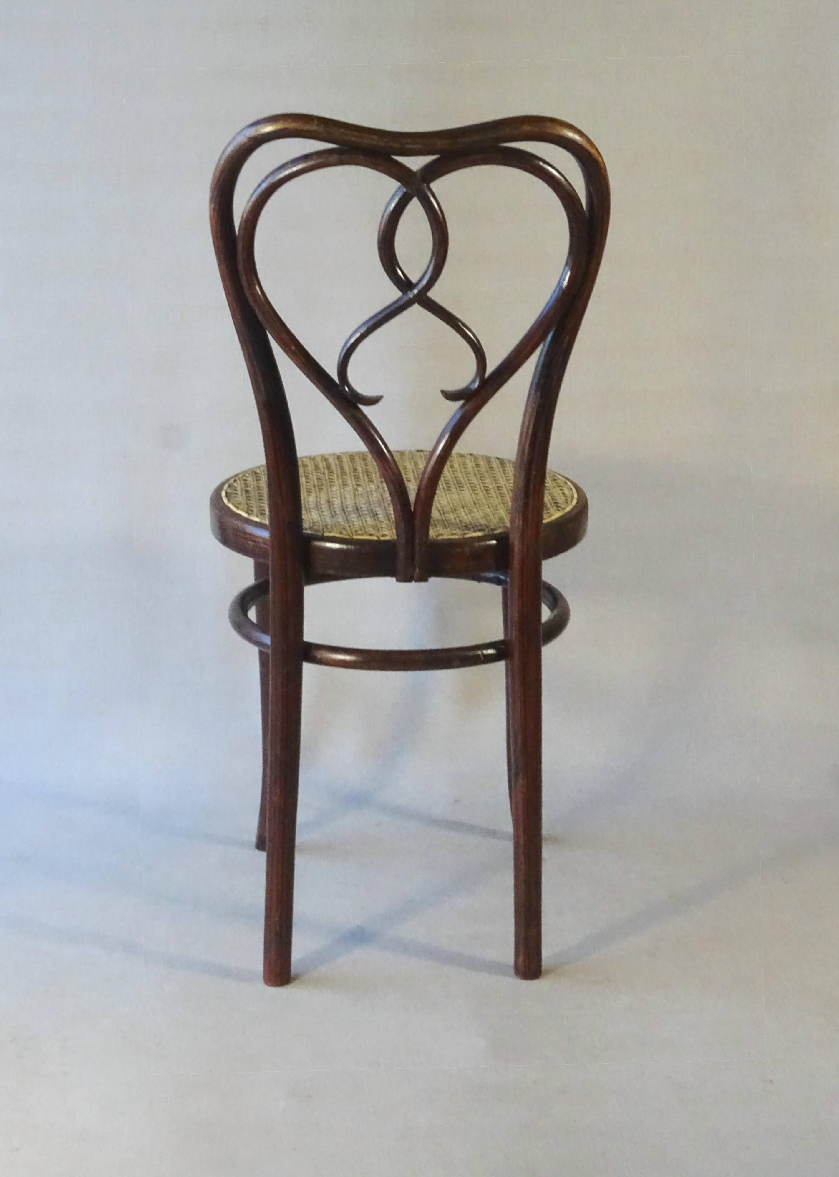 Two Thonet chairs No. 561 from the USA catalogue. Around 1925.