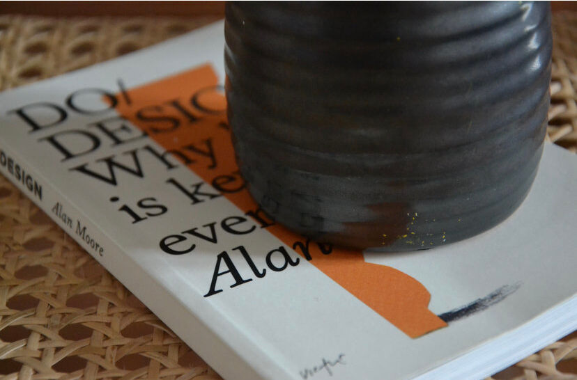 Matte black vase Japandi style - minimalist