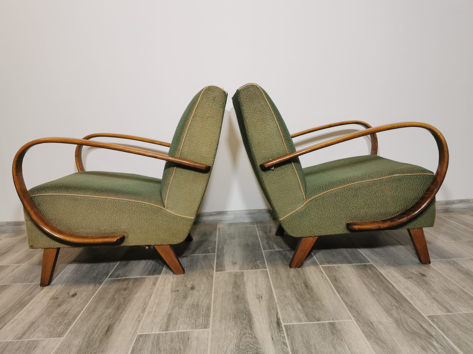 Fauteuils par Jindřich Halabala