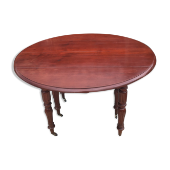 A mahogany pan-pane table at the end of 19th century with 2 extensions