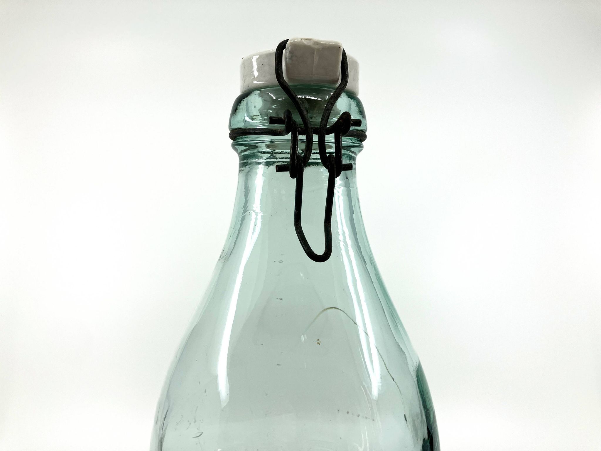 Grande bouteille "Mercur" en verre et bouchon en céramique • 2L • 1930