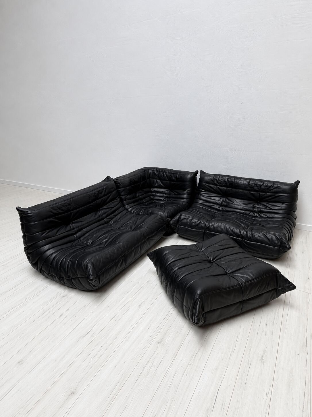 1990s vintage Togo set in black leather by Michel Ducaroy for Ligne Roset