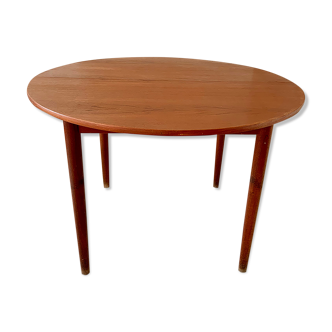 Round teak dining table Scandinavian design