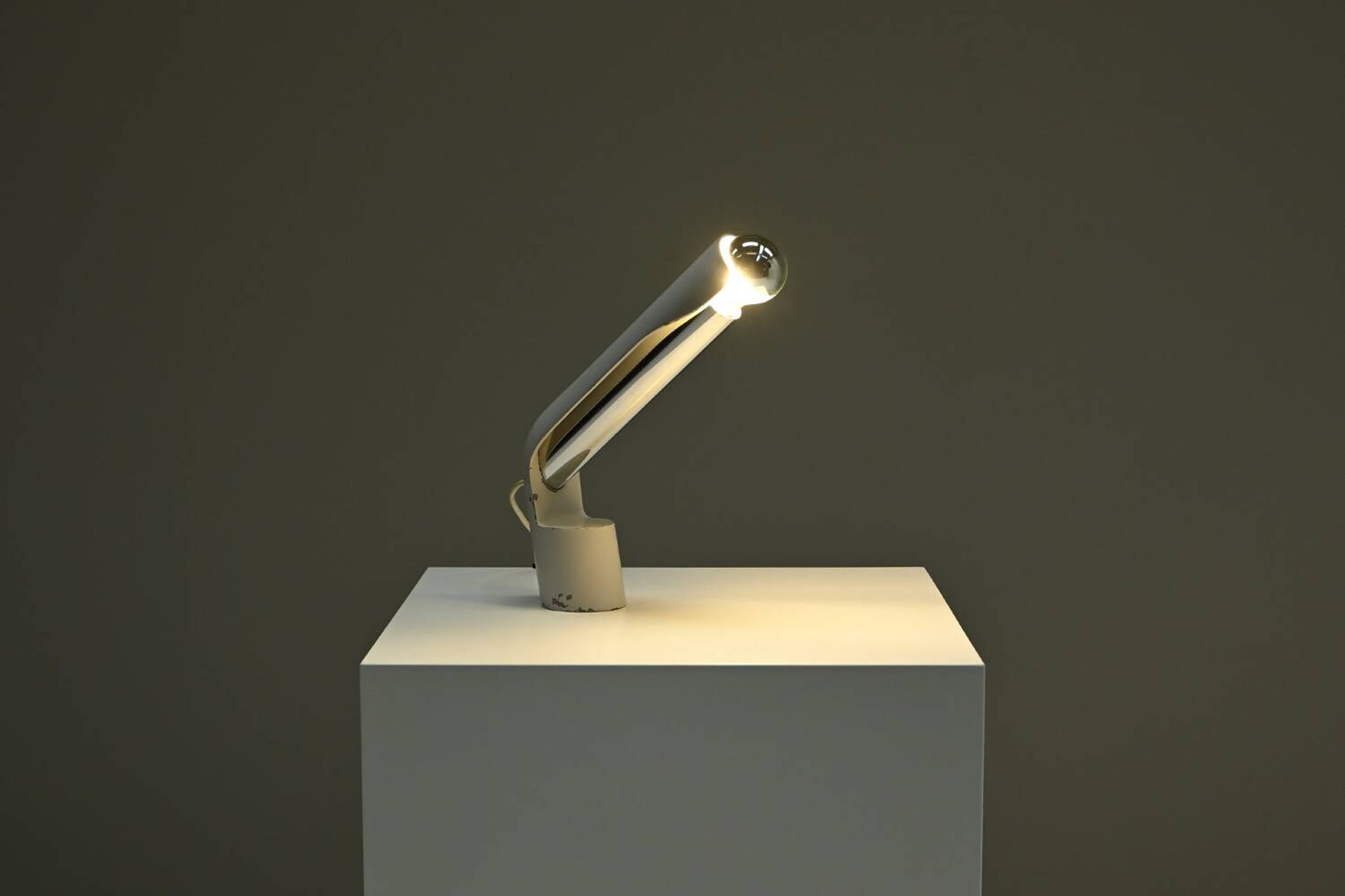 Pugno table lamp by Richard Carruthers for Fontana Arte, 1970s Italy.