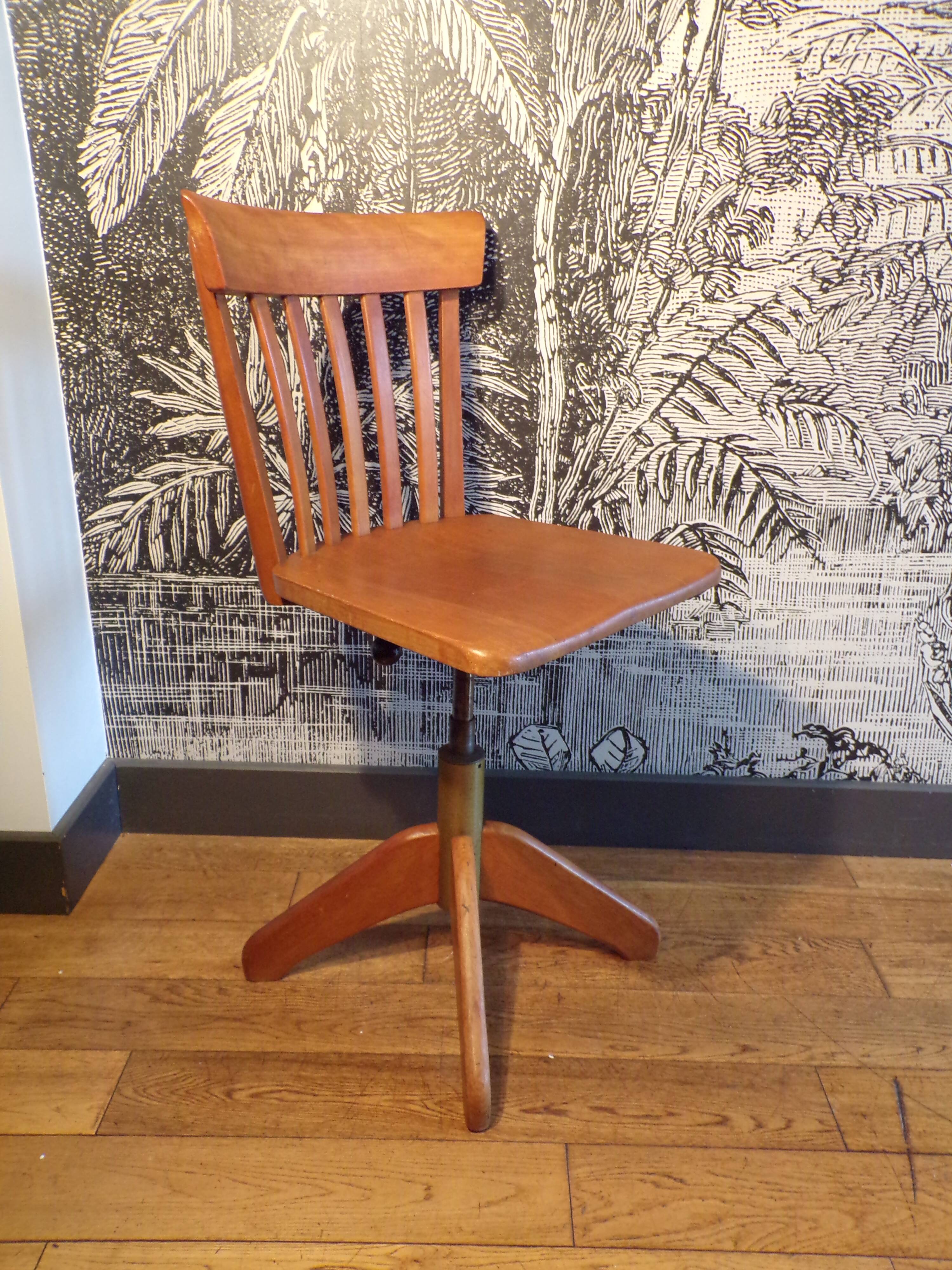 Chaise américaine pivotante