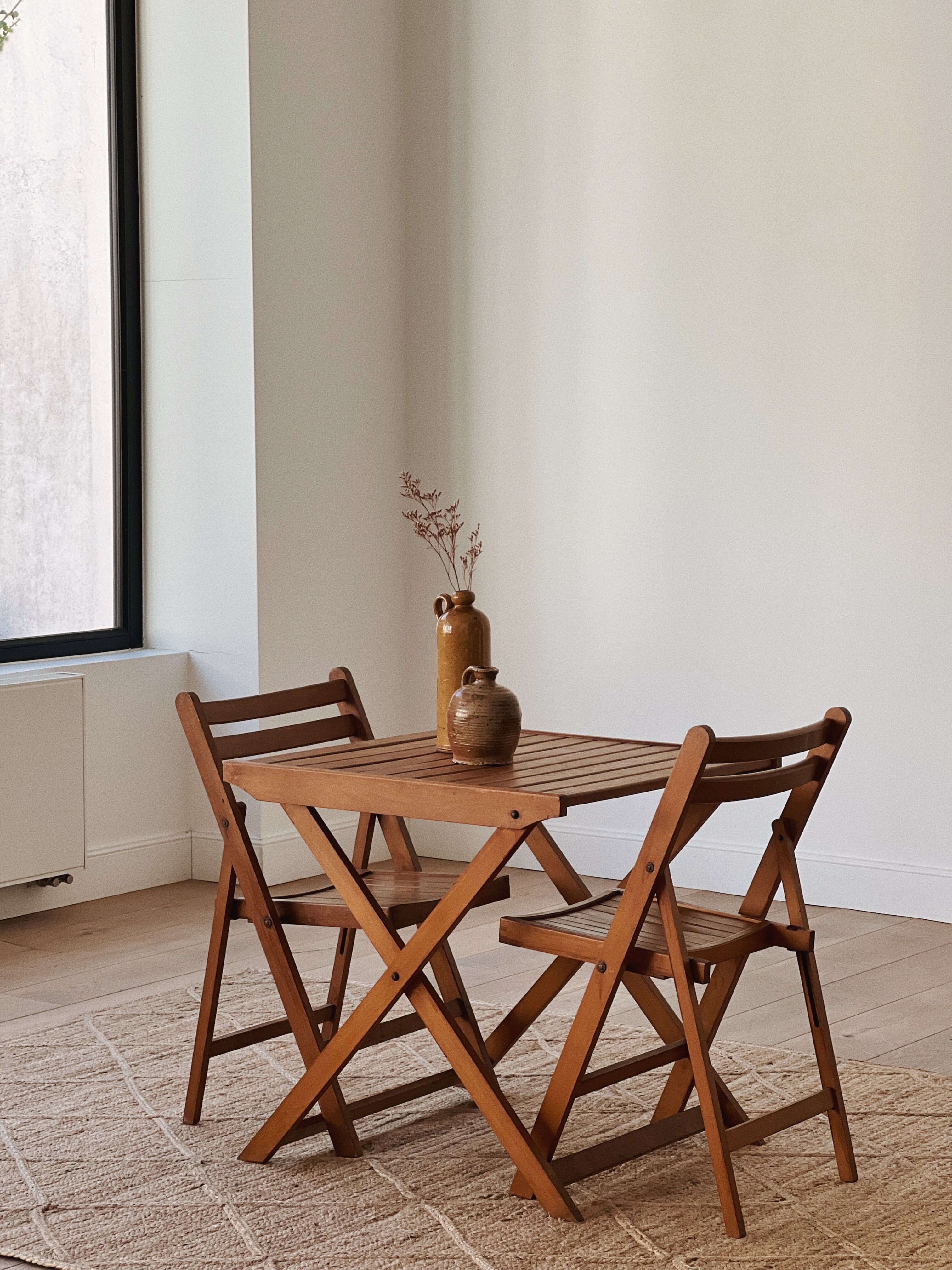 Teak table and its 4 vintage folding chairs