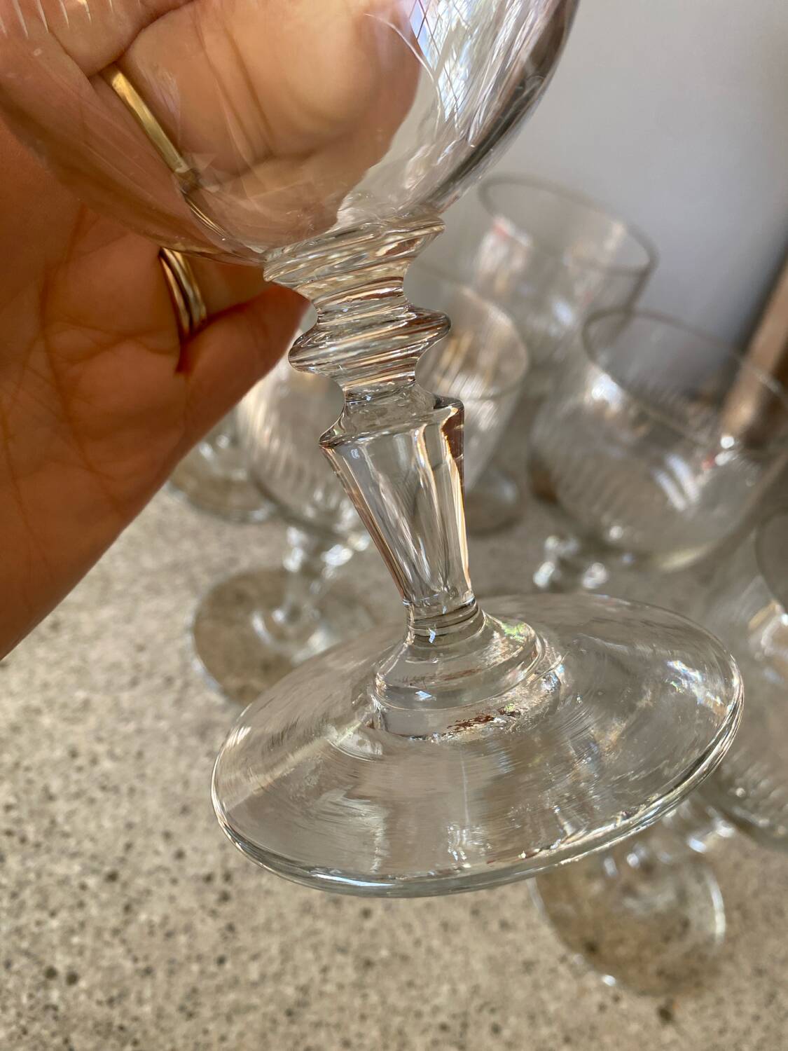 6 chiseled glass wine glasses