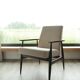 Fauteuil scandinave classique en velours côtelé beige, bois de noyer