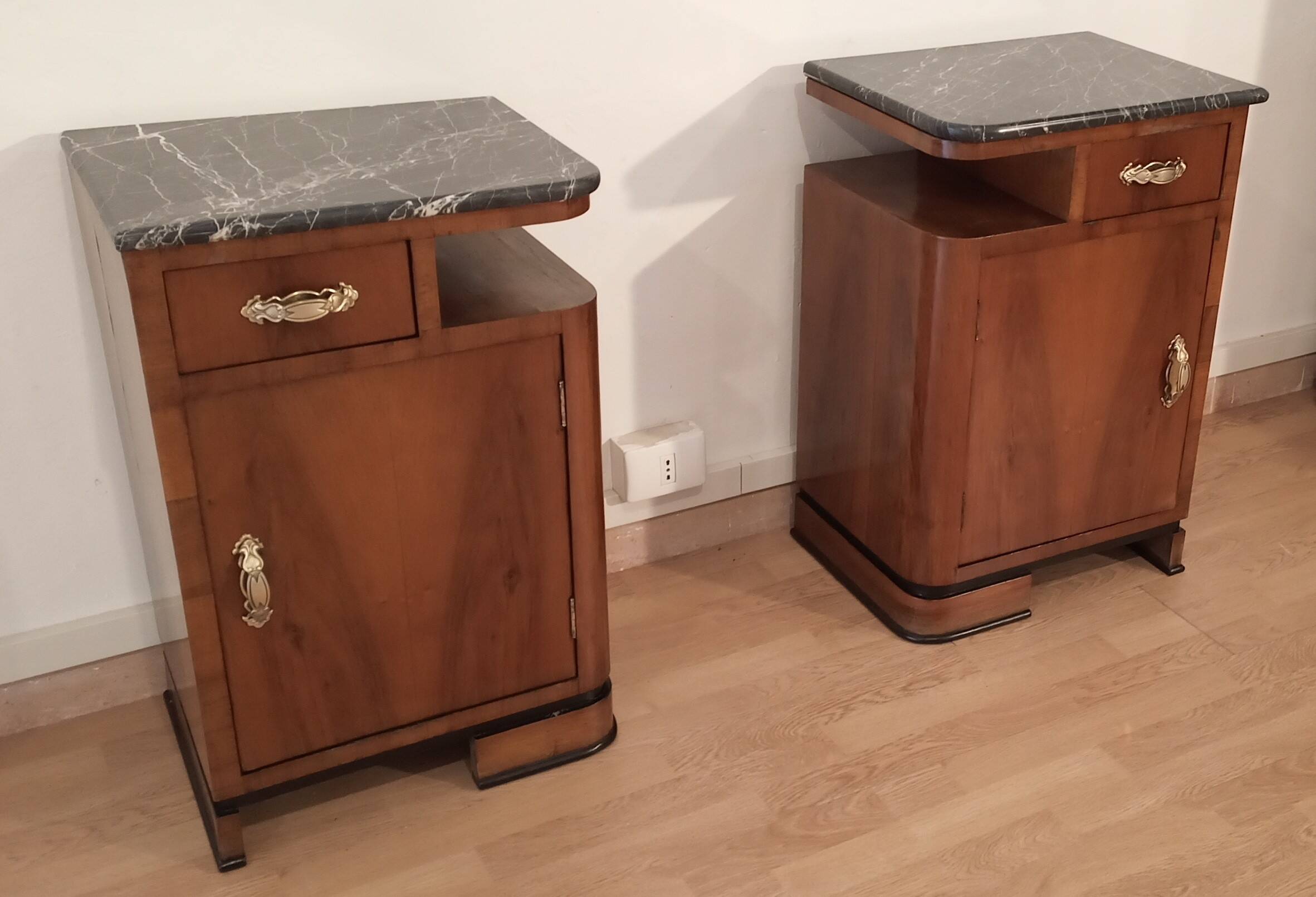 Art Deco Italian Bedside Tables in Walnut, Set of 2