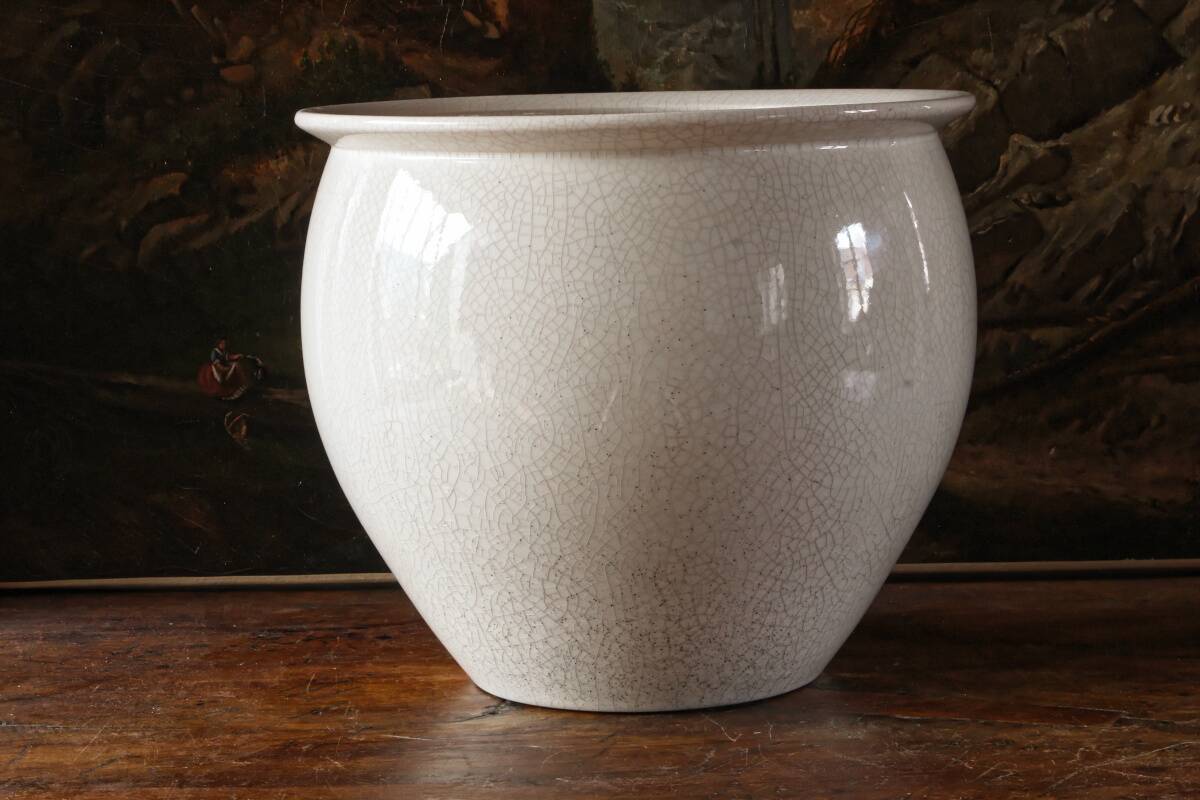 Cracked ceramic planter